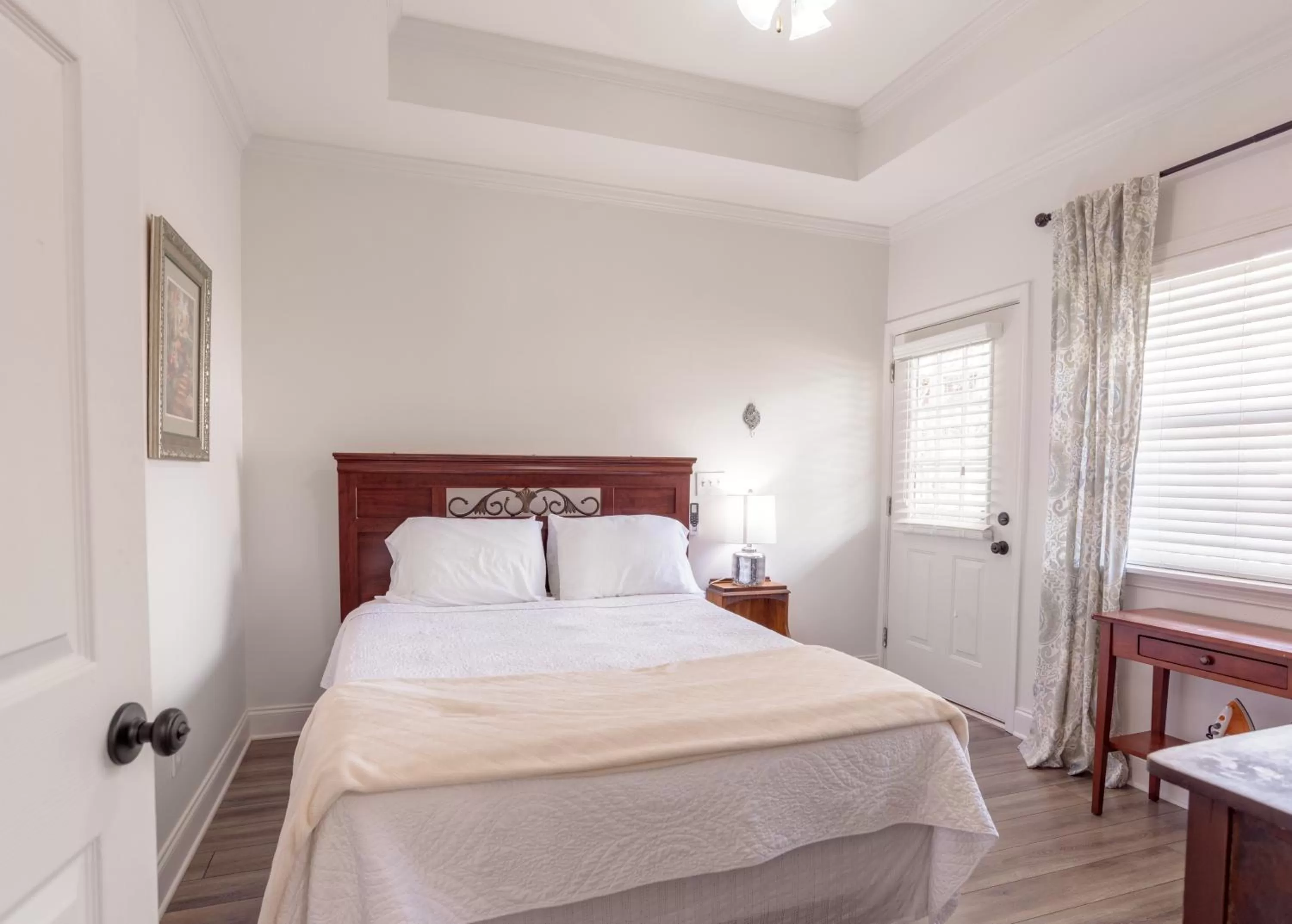 One-Bedroom Queen Suite with Sofa Bed in 27 on Park Boutique Hotel & Venue