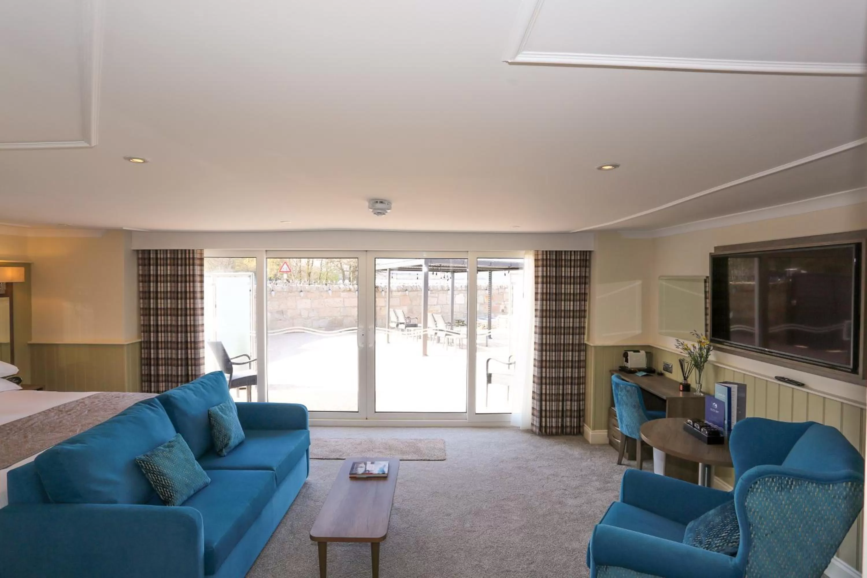 Photo of the whole room in Duck Bay Hotel & Restaurant