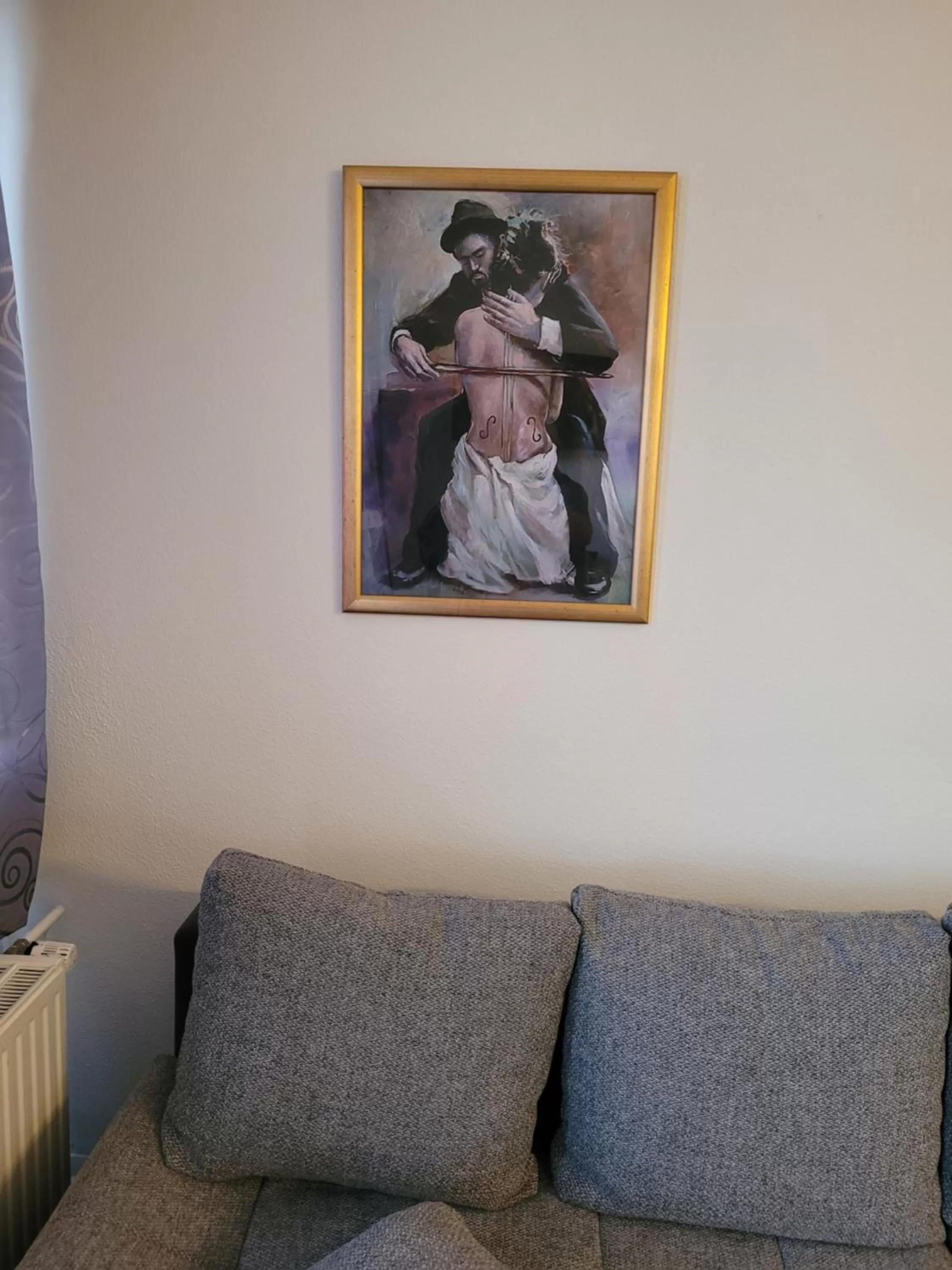 Living room in King Panorama mit Netflix