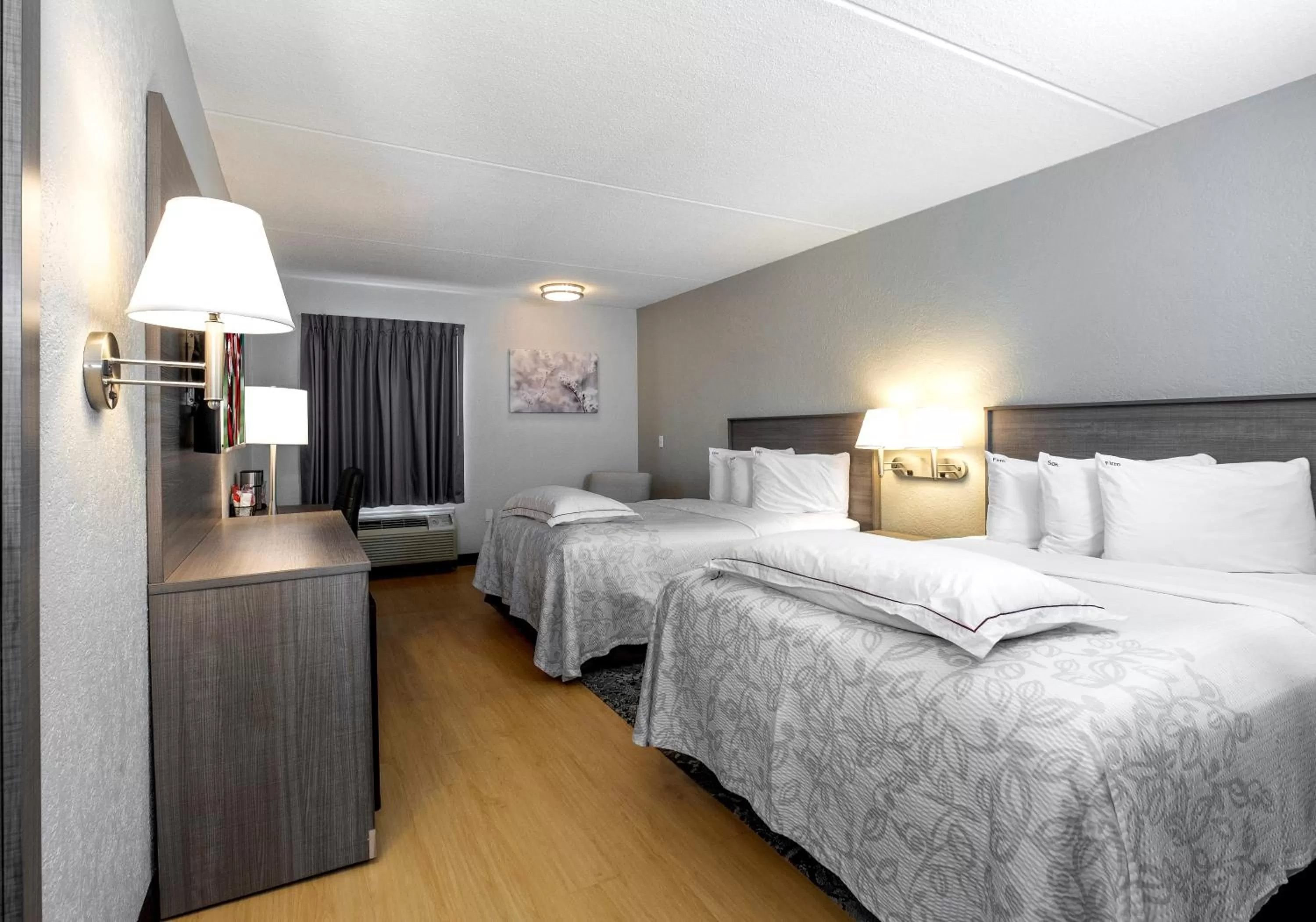 Photo of the whole room, Bed in Red Roof Inn PLUS Boston - Mansfield - Foxboro