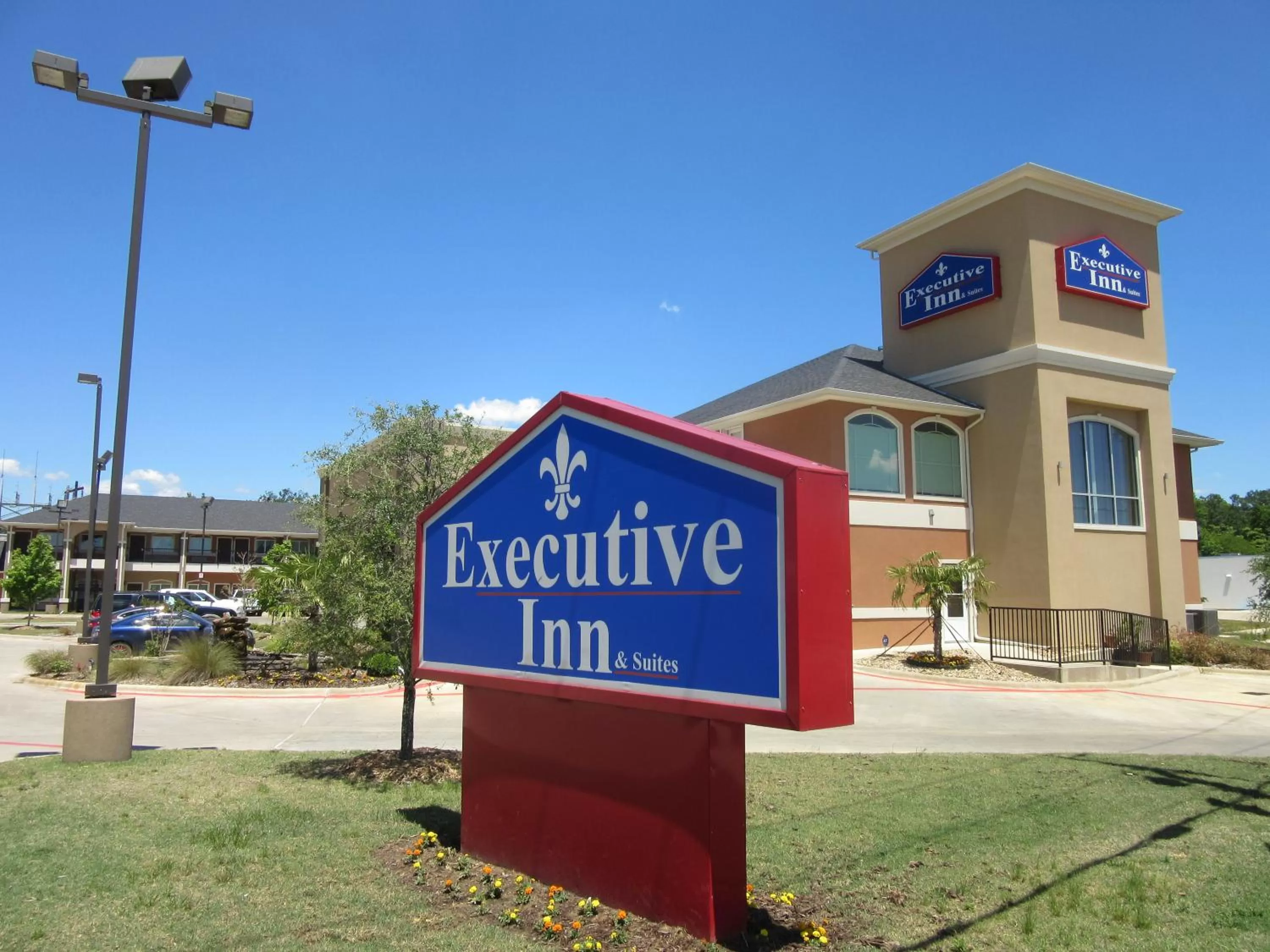 Property building in Executive Inn and Suites Tyler