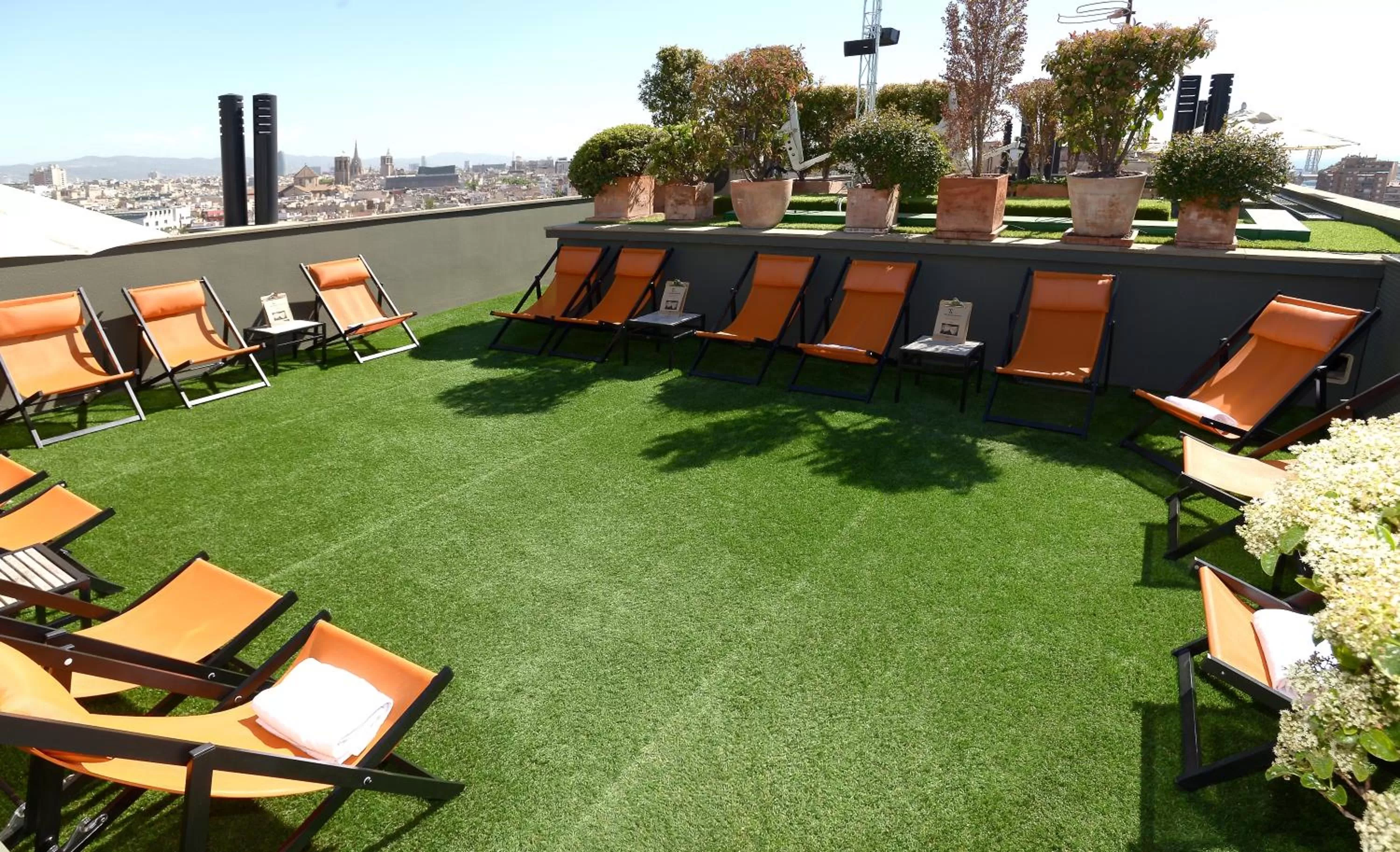 Swimming pool in Hotel Barcelona Universal