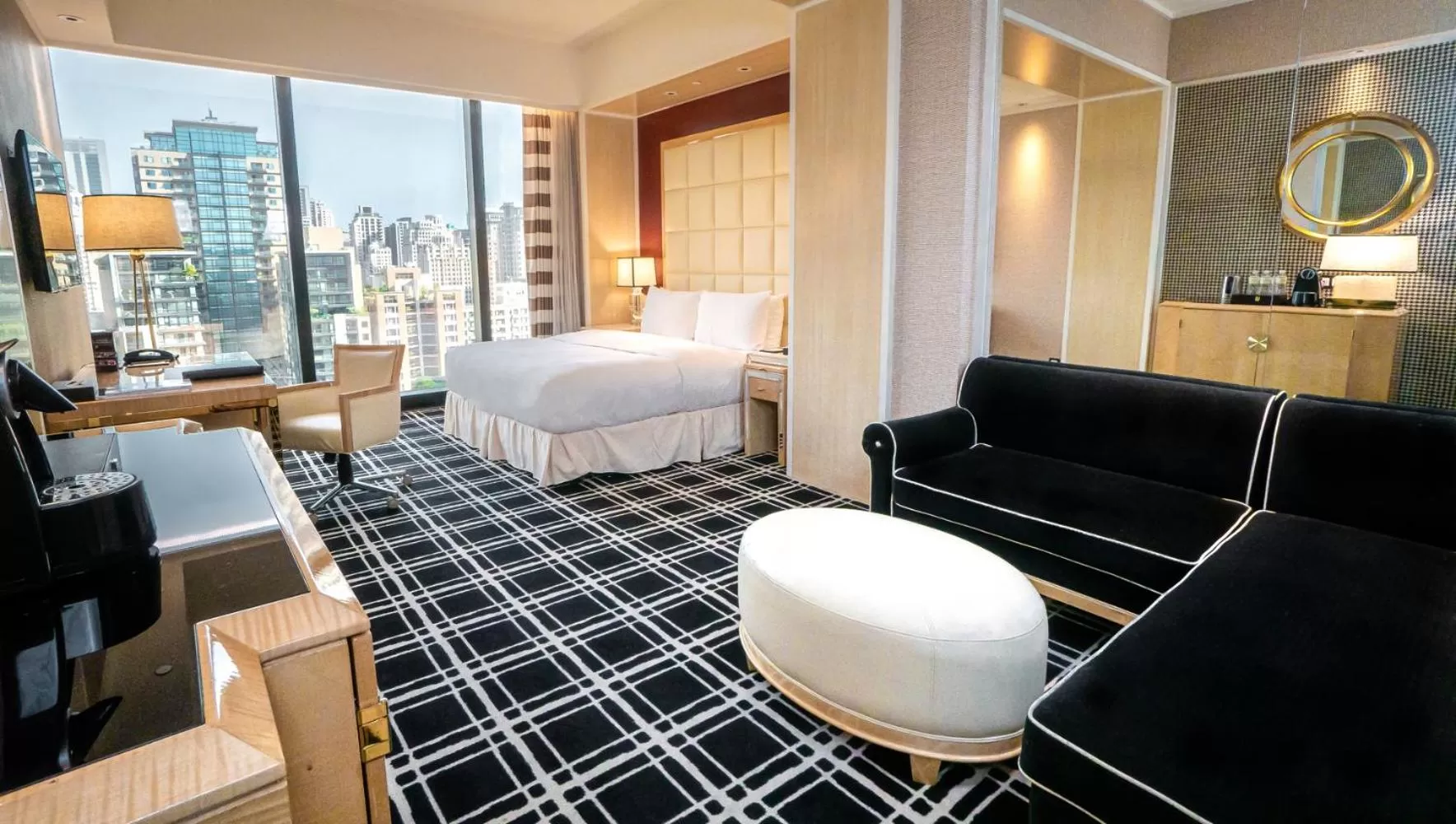 Photo of the whole room, Bed in THE LIN Hotel