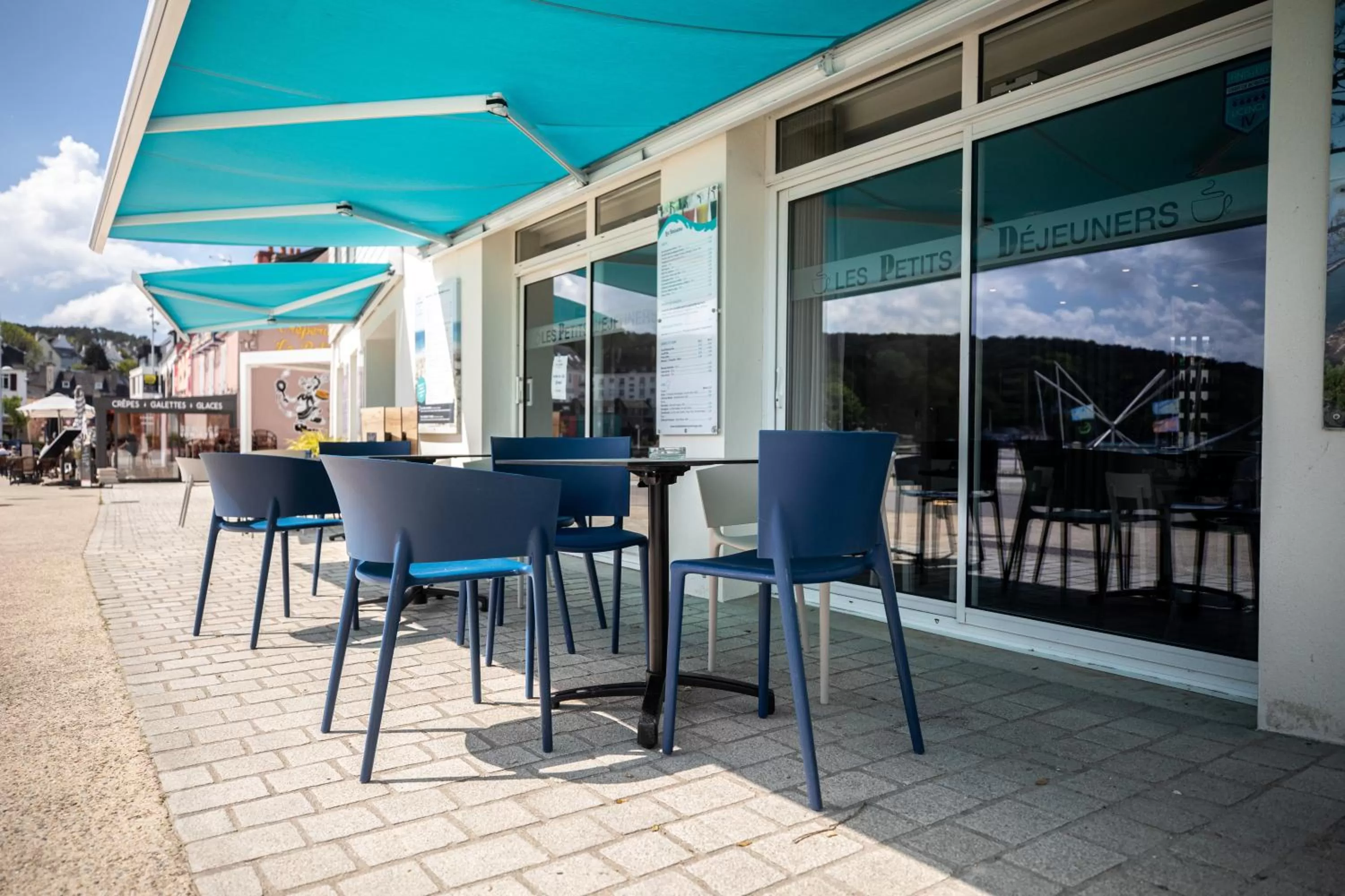 Property building in Hôtel de la Baie