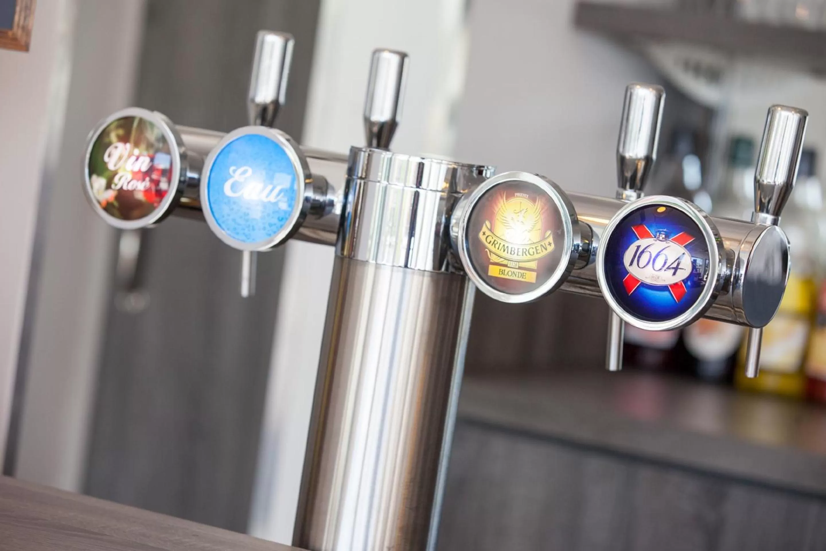 Lounge or bar in Best Western Hotel Le Bordeaux Sud