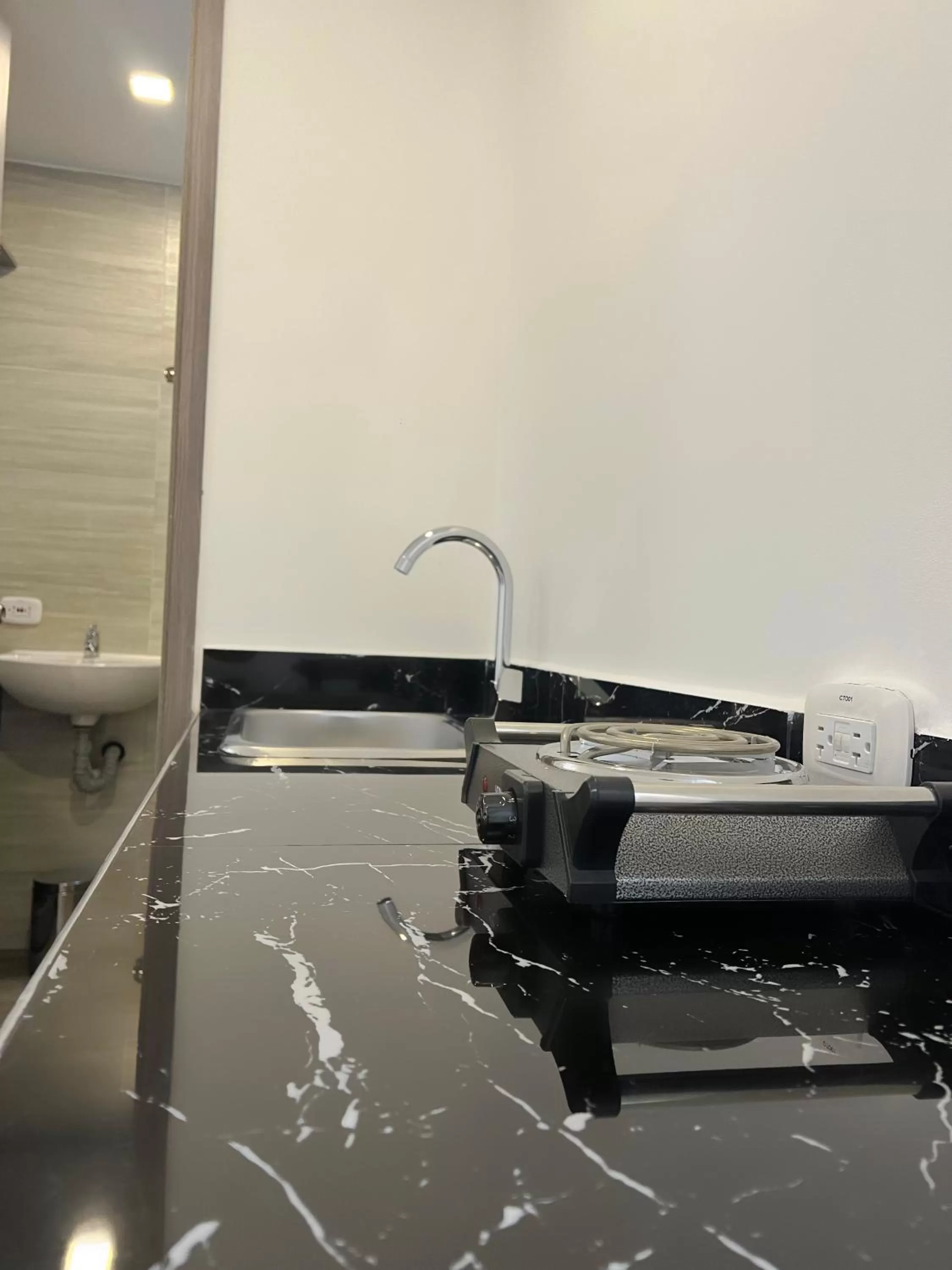 Coffee/tea facilities, Bathroom in Hotel boutique bussines center