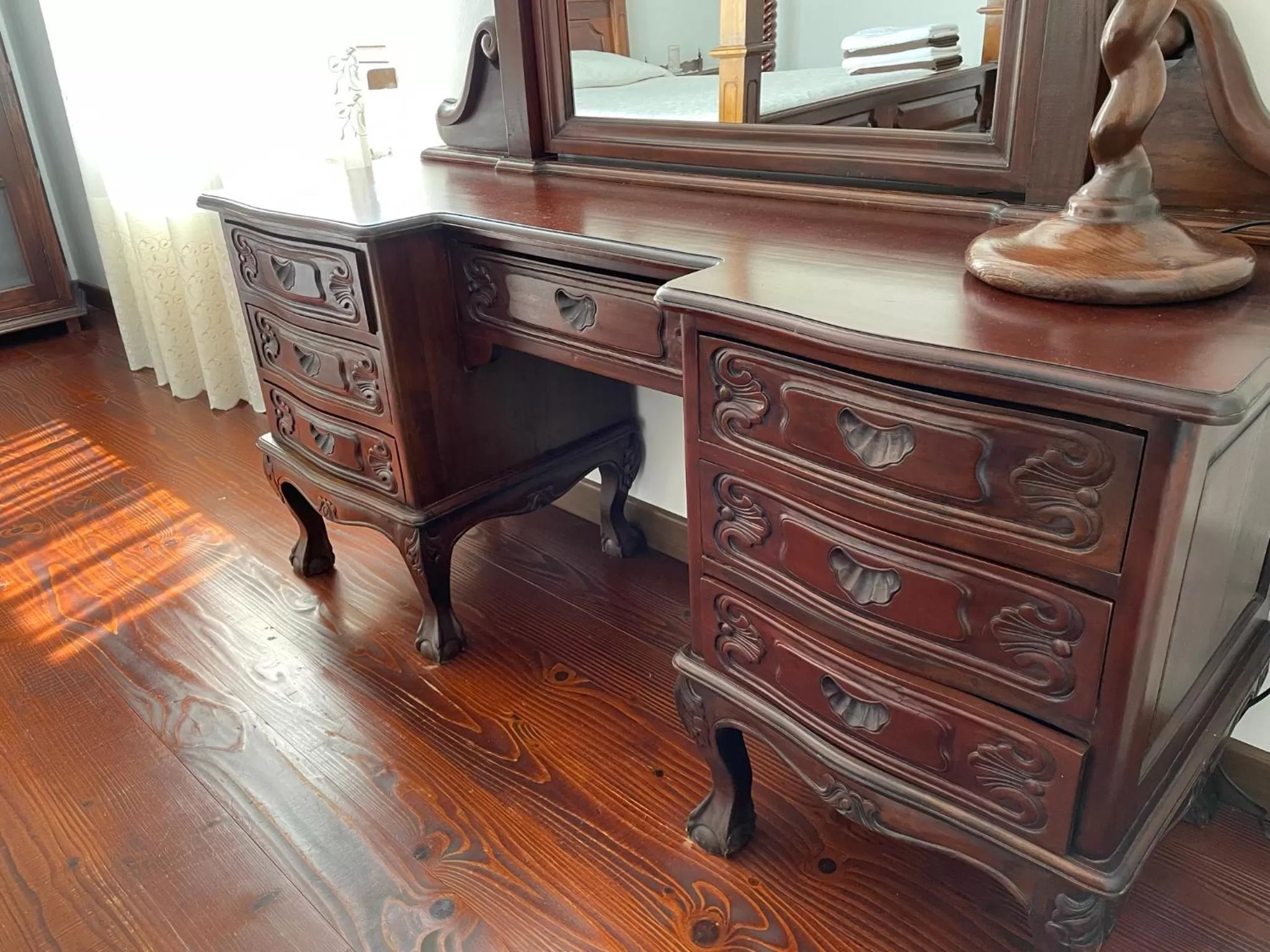 Decorative detail in Villa Zoryany Dvir