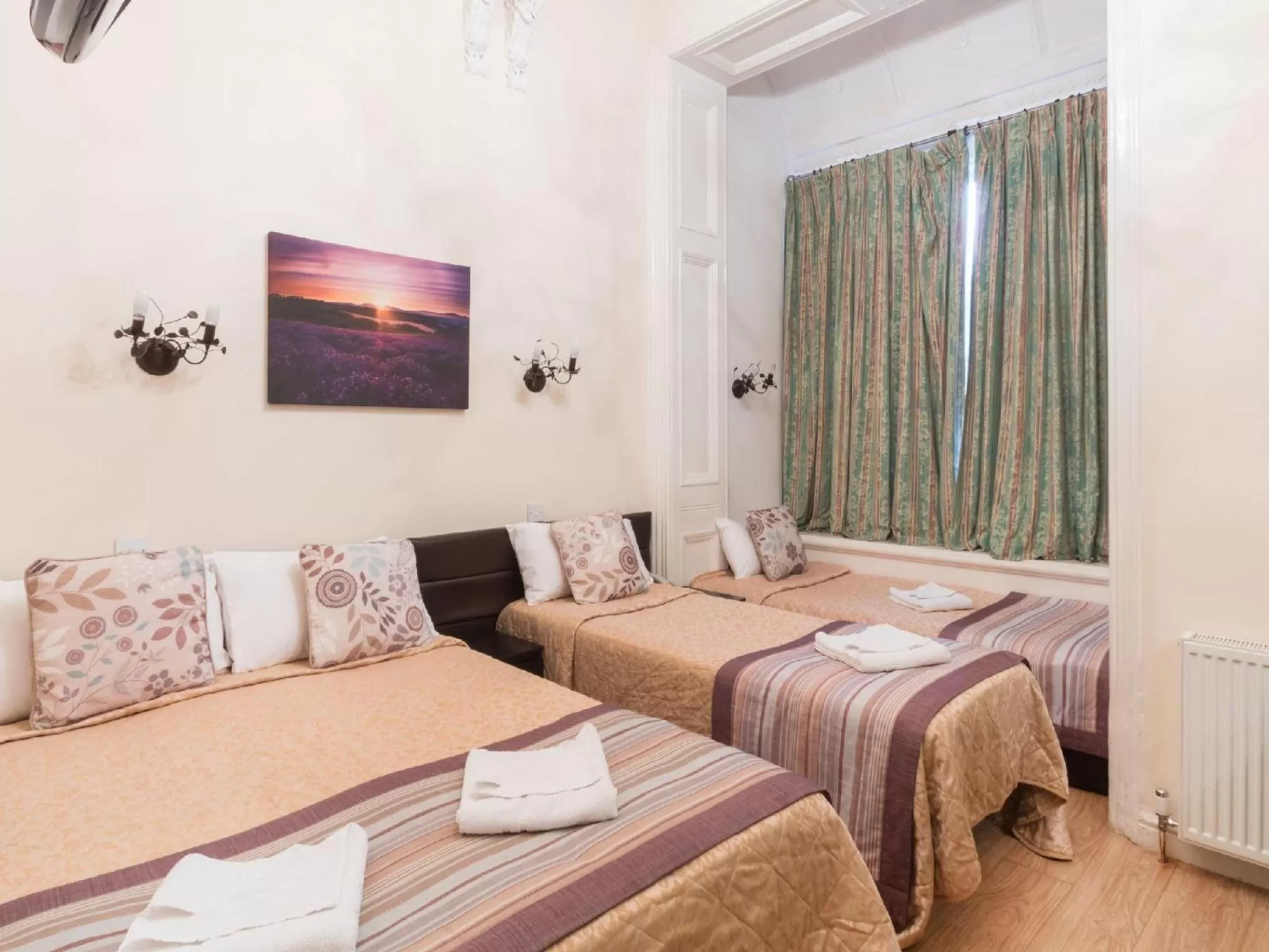 Bed in Notting Hill Gate Hotel