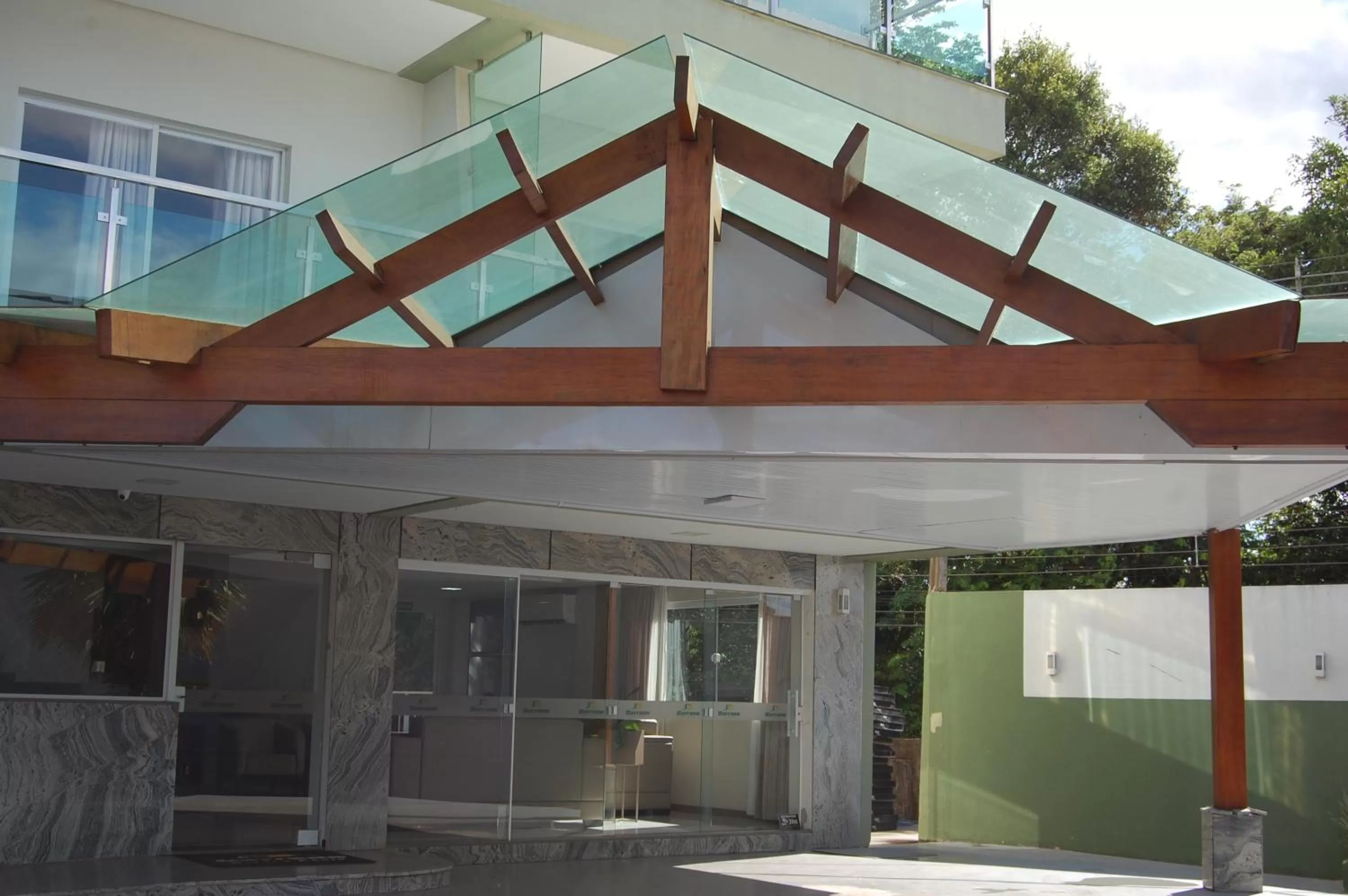 Facade/entrance in Hotel Serrano