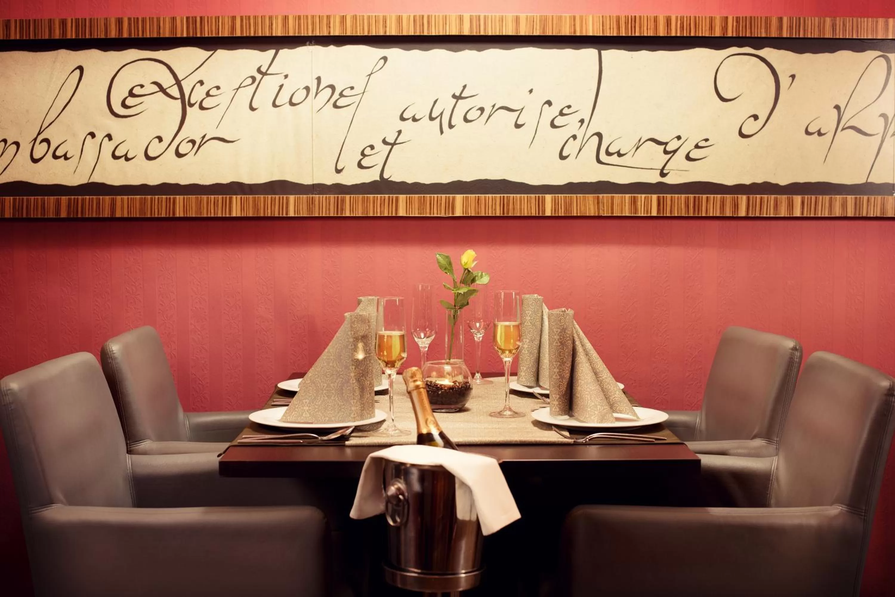 Restaurant/places to eat in Hotel Ambassador