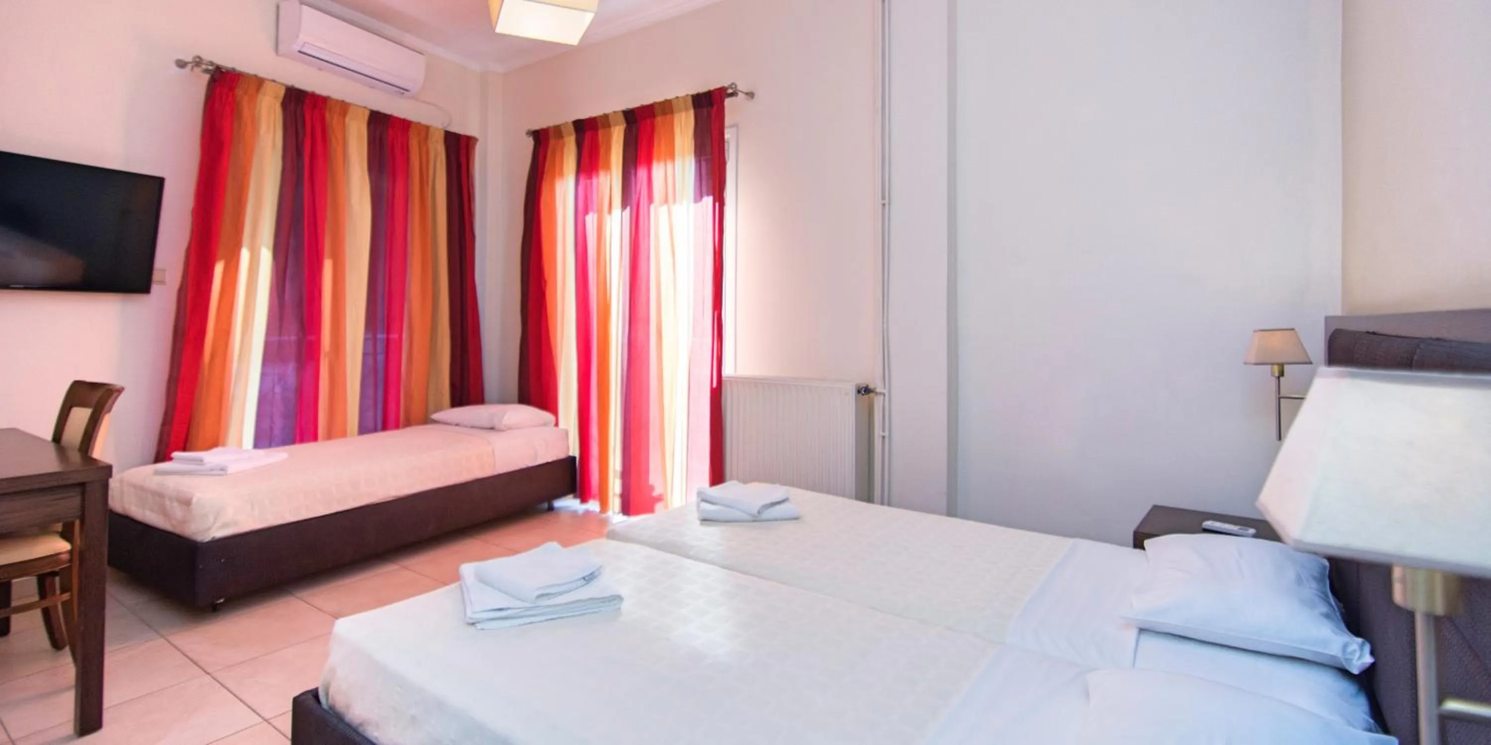 Photo of the whole room, Bed in San Nectarios