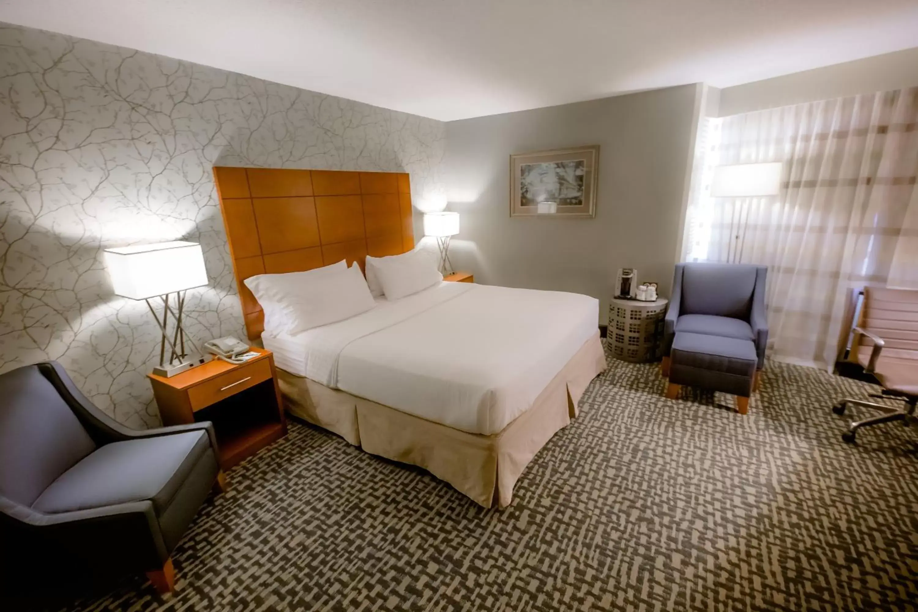 Standard King Room in Holiday Inn Raleigh Downtown by IHG Standard King Room in Holiday Inn Raleigh Downtown by IHG