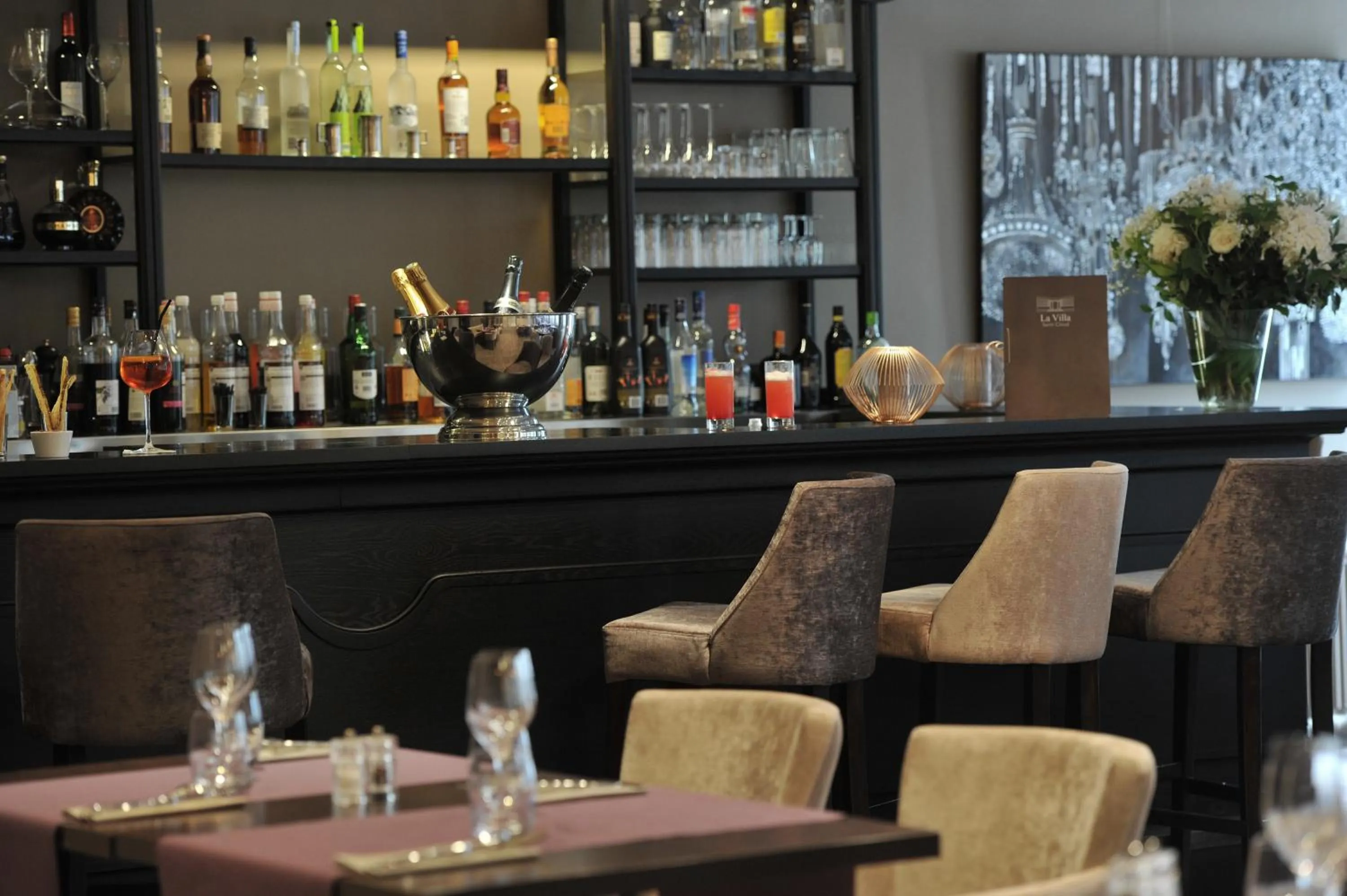 Restaurant/places to eat in Mercure Paris Saint Cloud Hippodrome