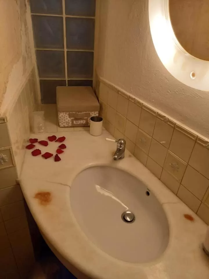 Bathroom in Alla dimora di Chiara Suite and Rooms