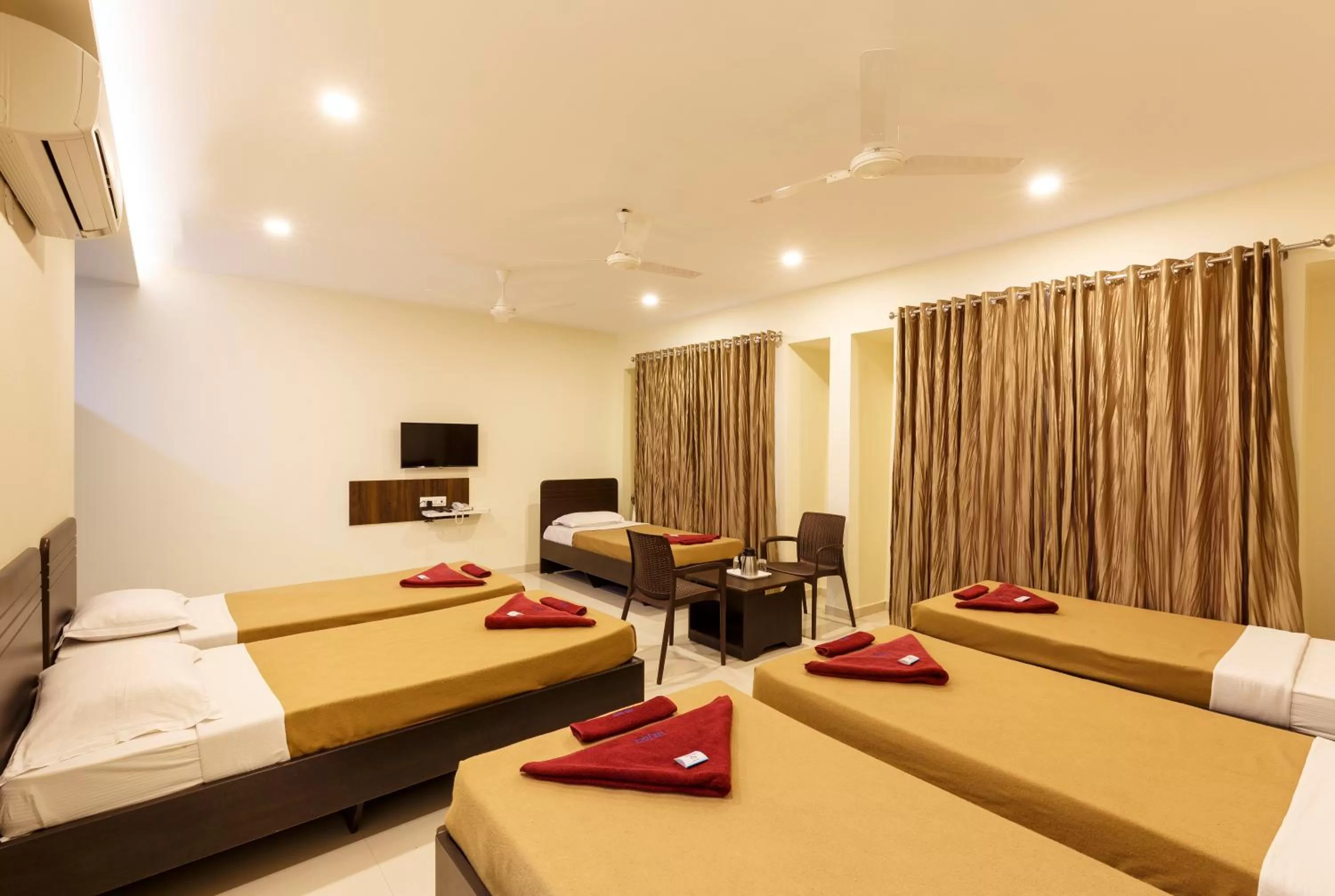 Bedroom in Hotel Galaxy Inn Kolhapur