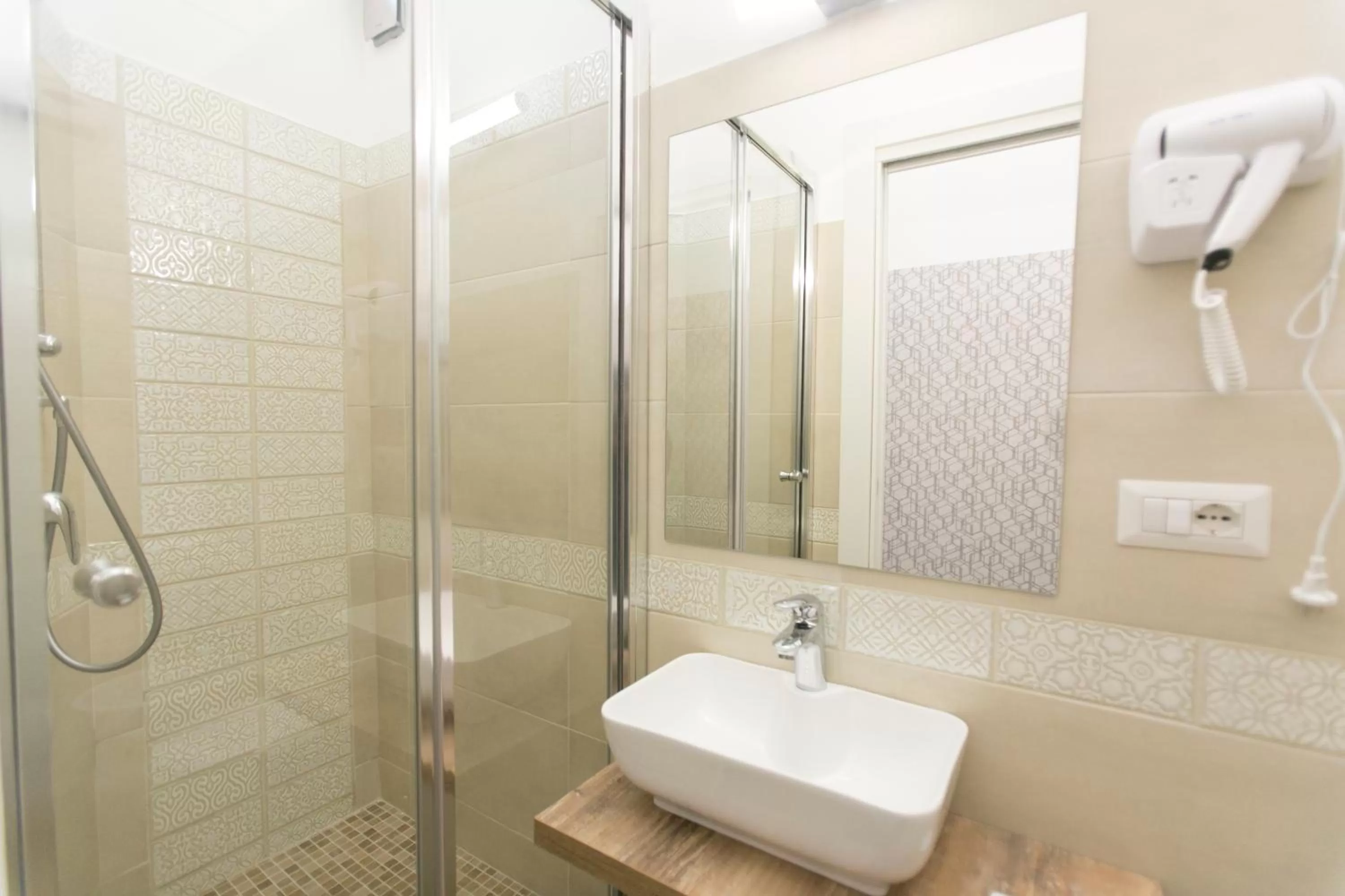 Shower in Anticaglia/24