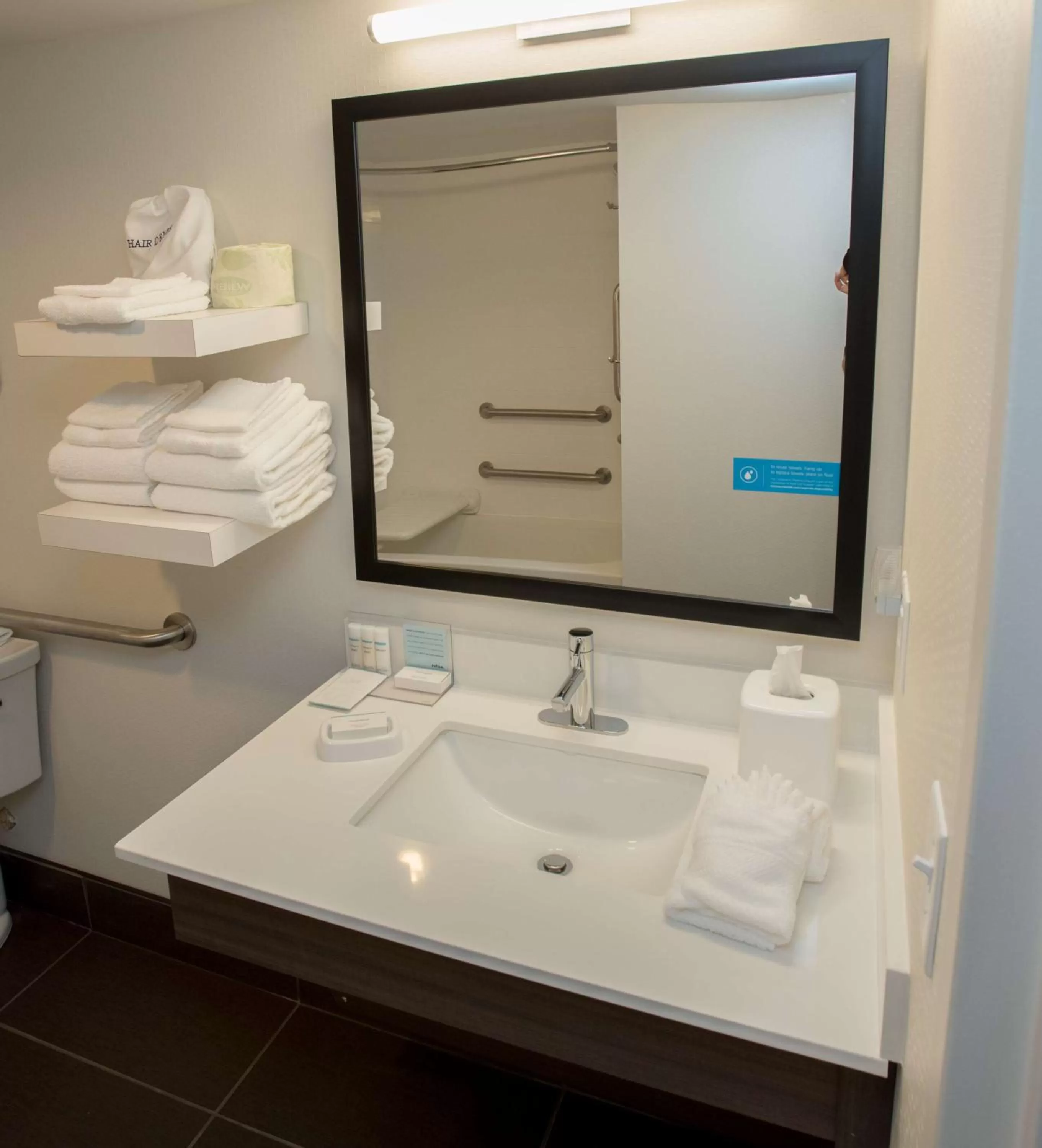 Bathroom in Hampton Inn Wooster