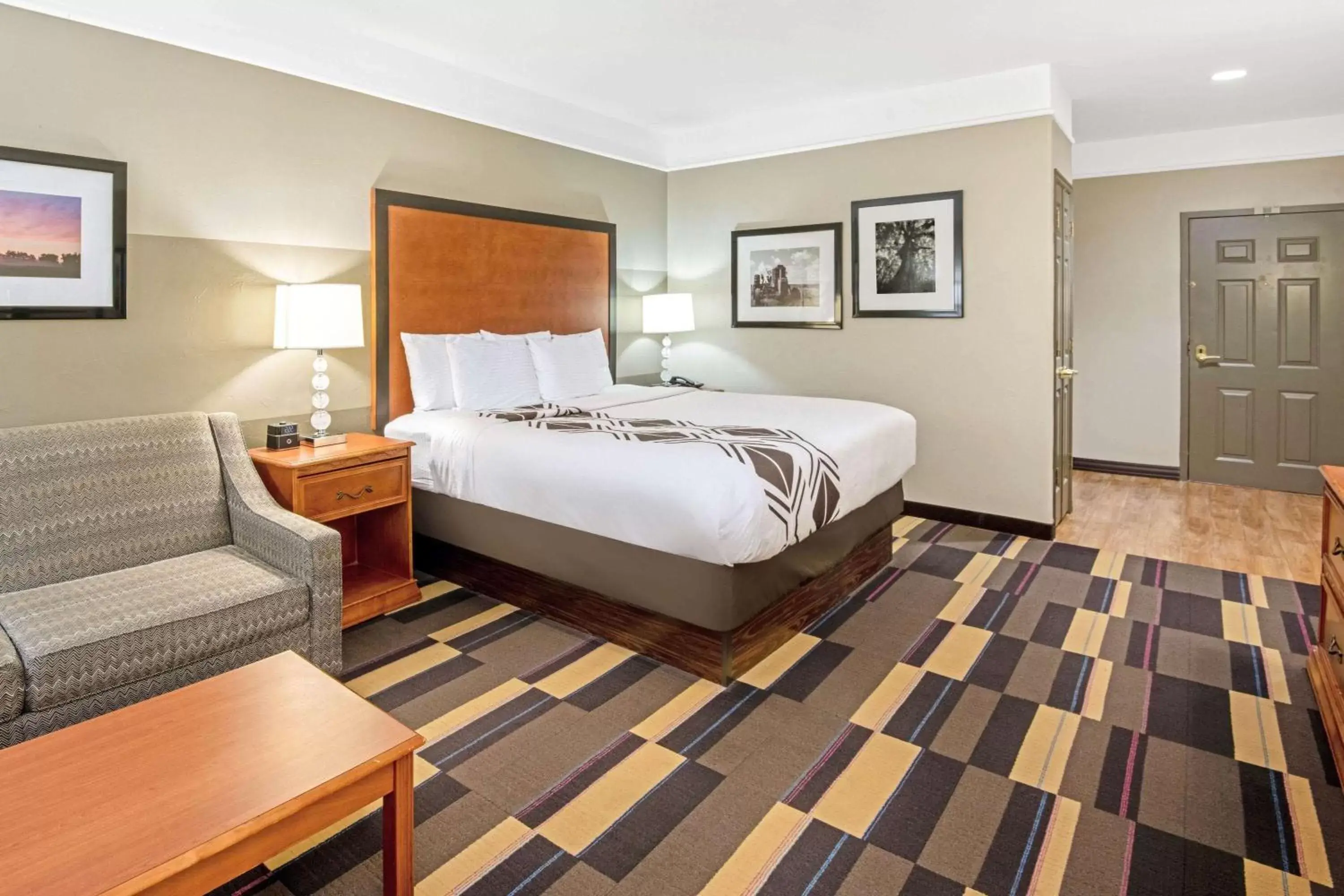 Deluxe King Studio Suite - Mobility and Hearing Impaired Access/Non-Smoking in La Quinta by Wyndham Oklahoma City - Moore Deluxe King Studio Suite - Mobility and Hearing Impaired Access/Non-Smoking in La Quinta by Wyndham Oklahoma City - Moore