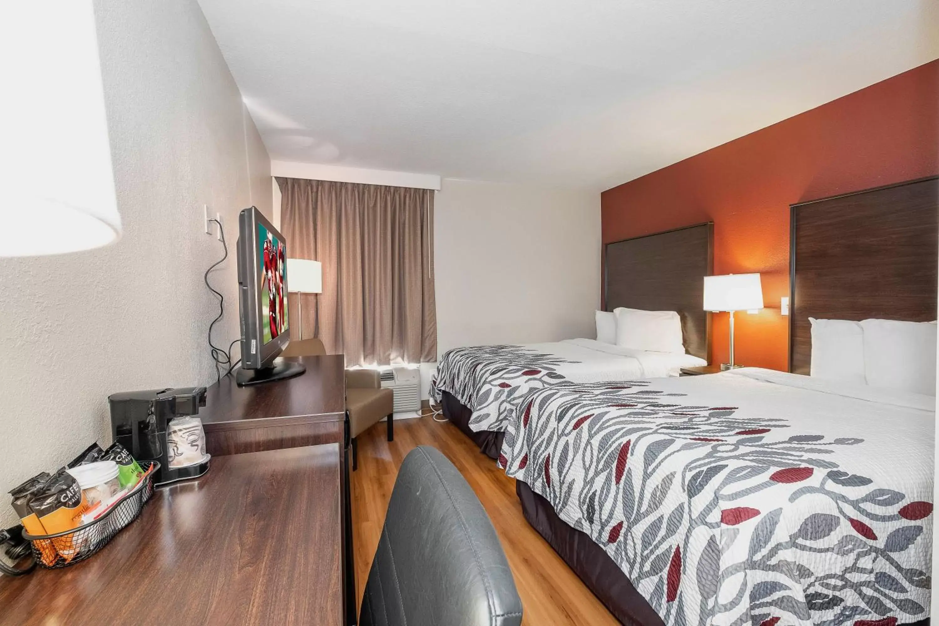 Deluxe Room with Two Double Beds Smoking in Red Roof Inn Roanoke Rapids Deluxe Room with Two Double Beds Smoking in Red Roof Inn Roanoke Rapids