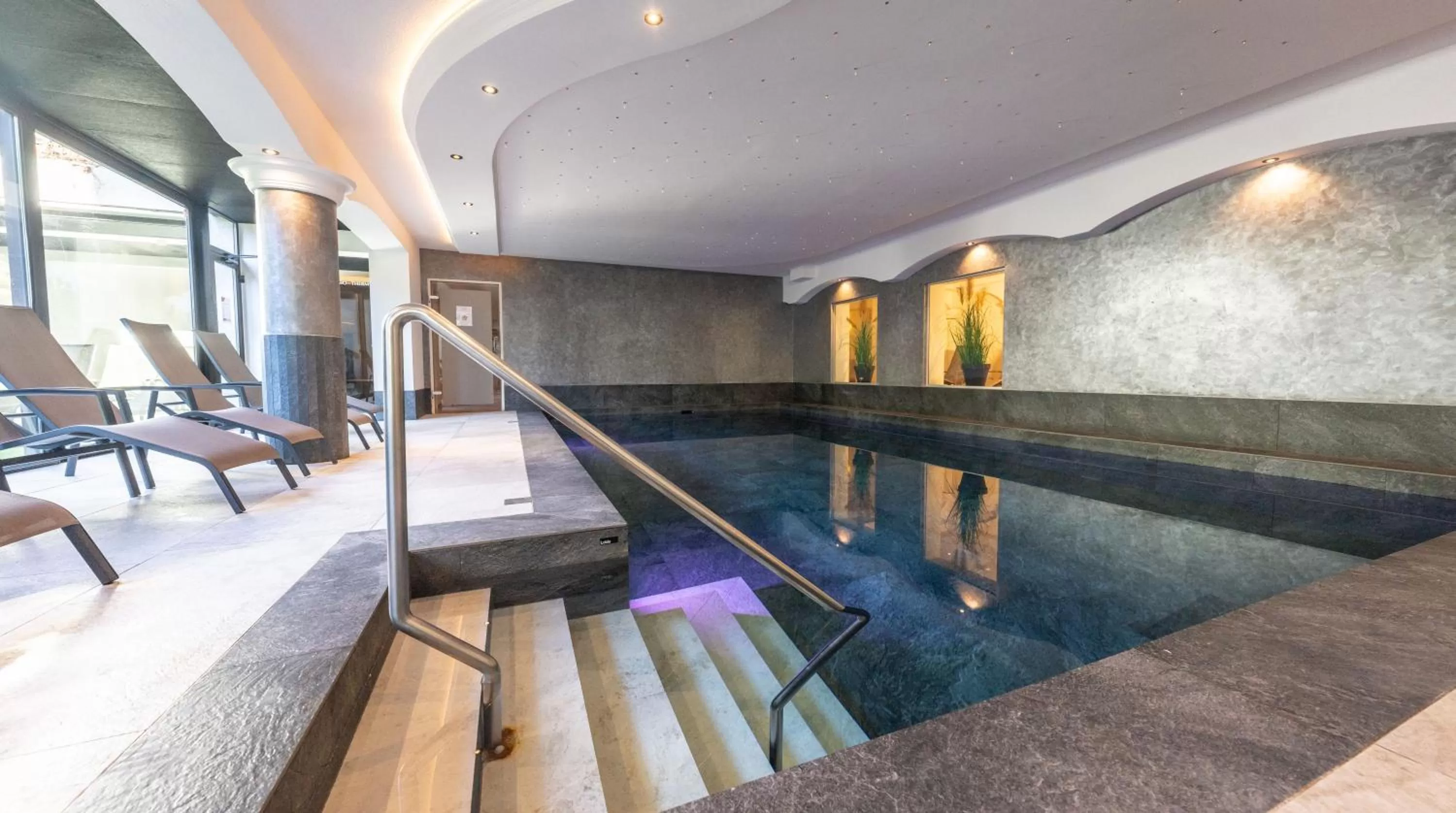 Swimming pool in Hotel Seefelderhof