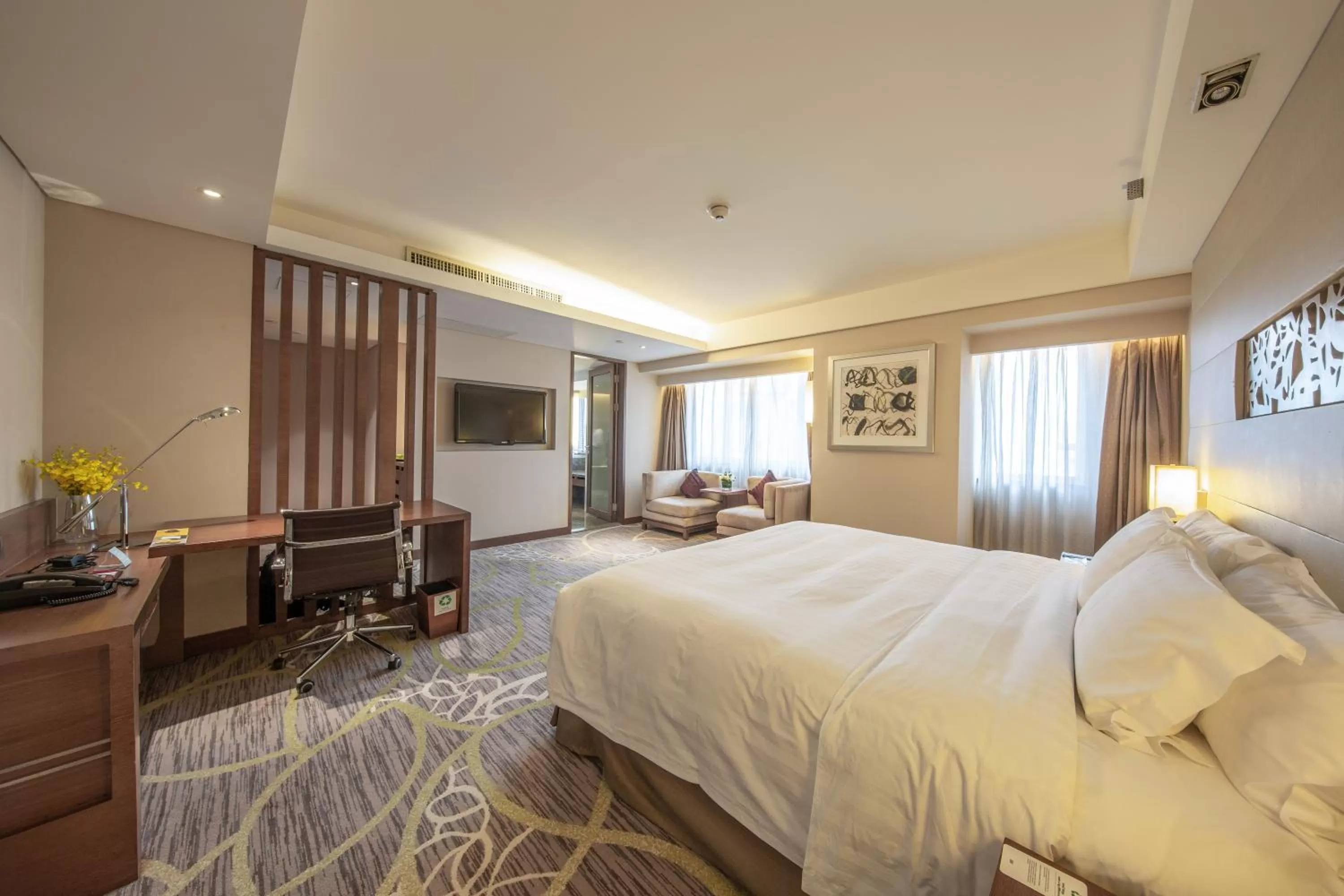 Photo of the whole room, Bed in Crowne Plaza Guangzhou City Centre by IHG