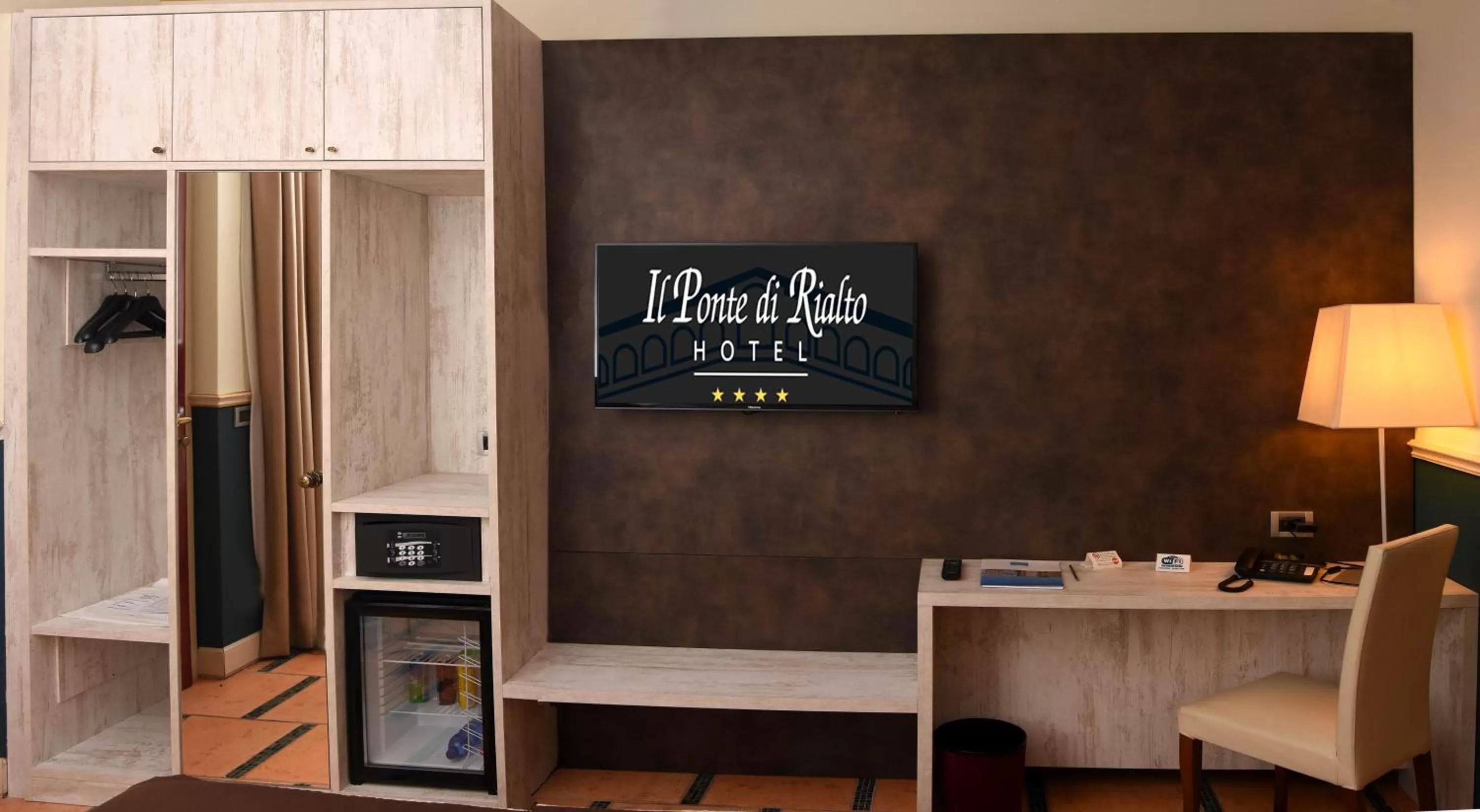 Bedroom in Hotel Ponte di Rialto