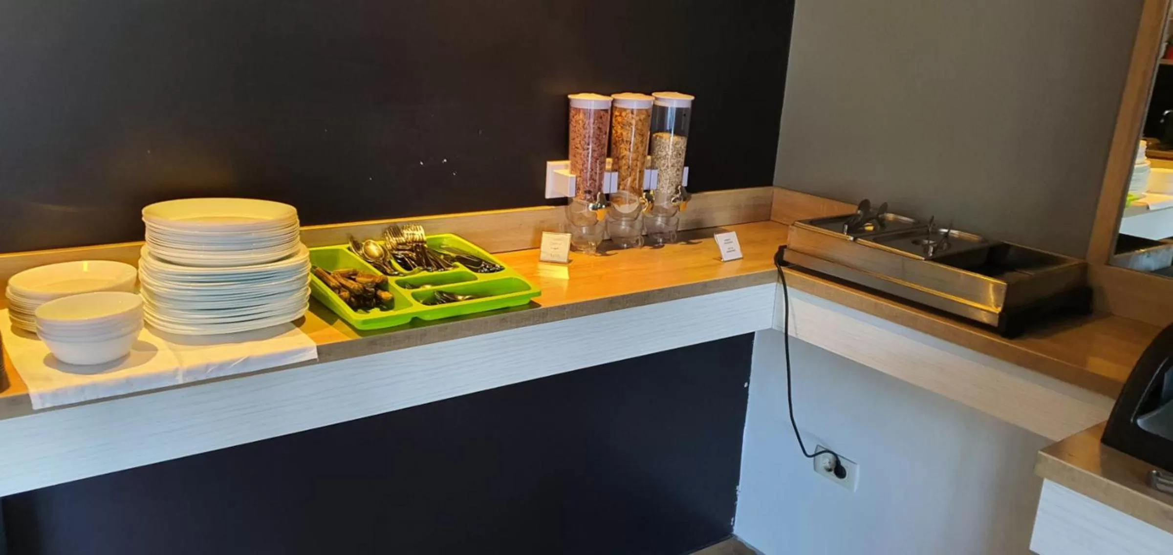 Breakfast, Kitchen/Kitchenette in Hotel Rivero A&S