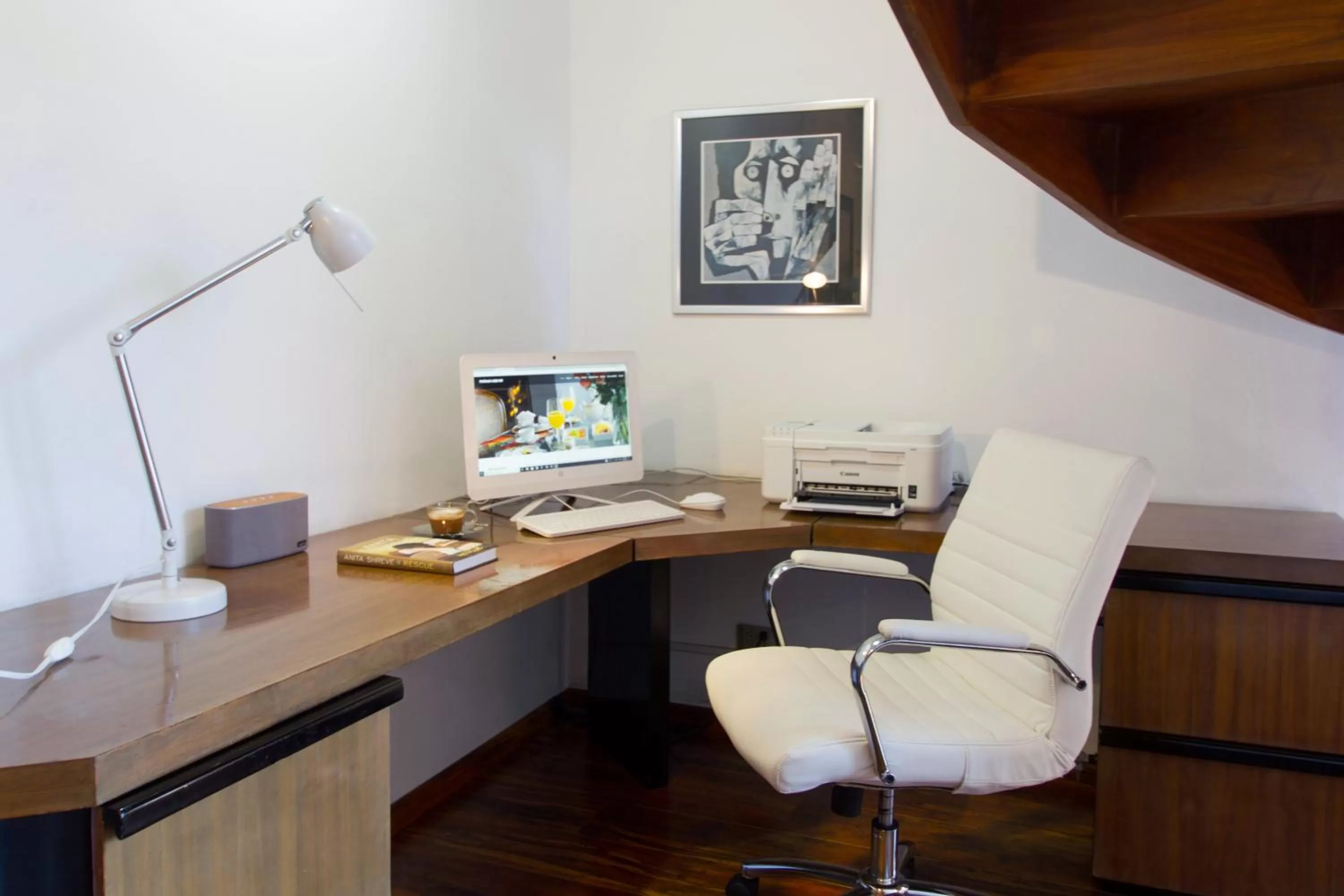 Other, TV/Entertainment Center in Penthouse Lodge B&B