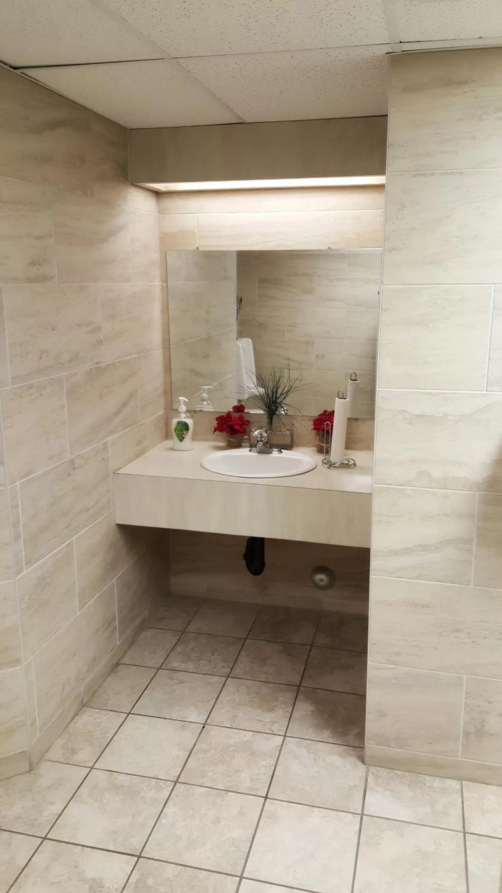 Lounge or bar in Home Away Inn