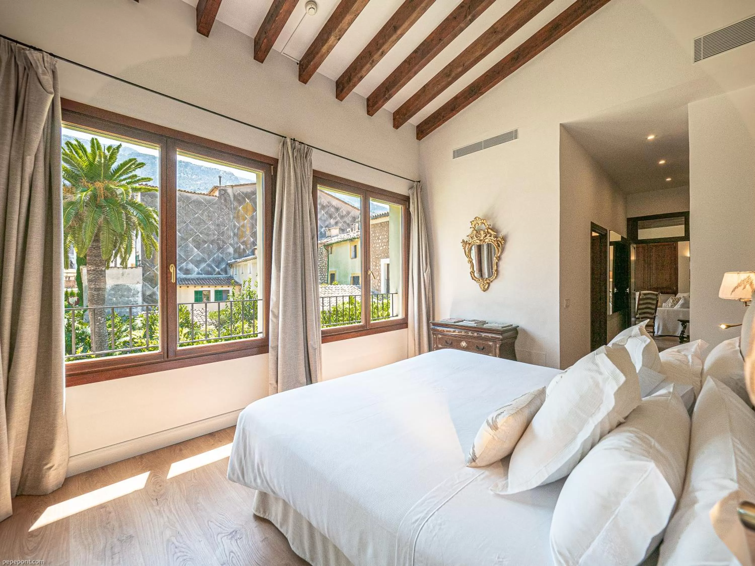 Bed in Ca'n Puig de Sòller