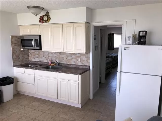 Kitchen or kitchenette, Kitchen/Kitchenette in Cara Mara Resort