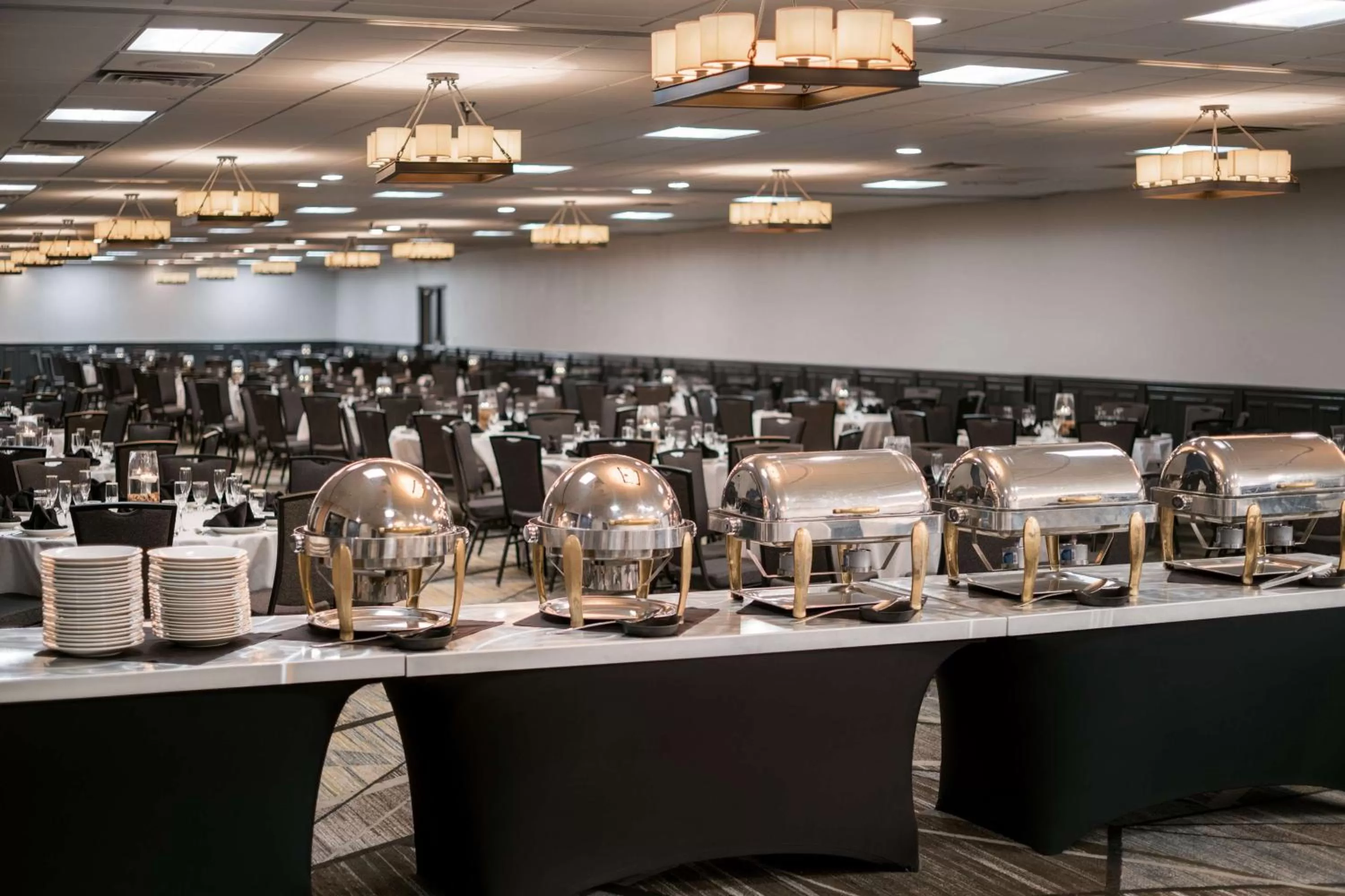 Dining area in Embassy Suites by Hilton Austin Central