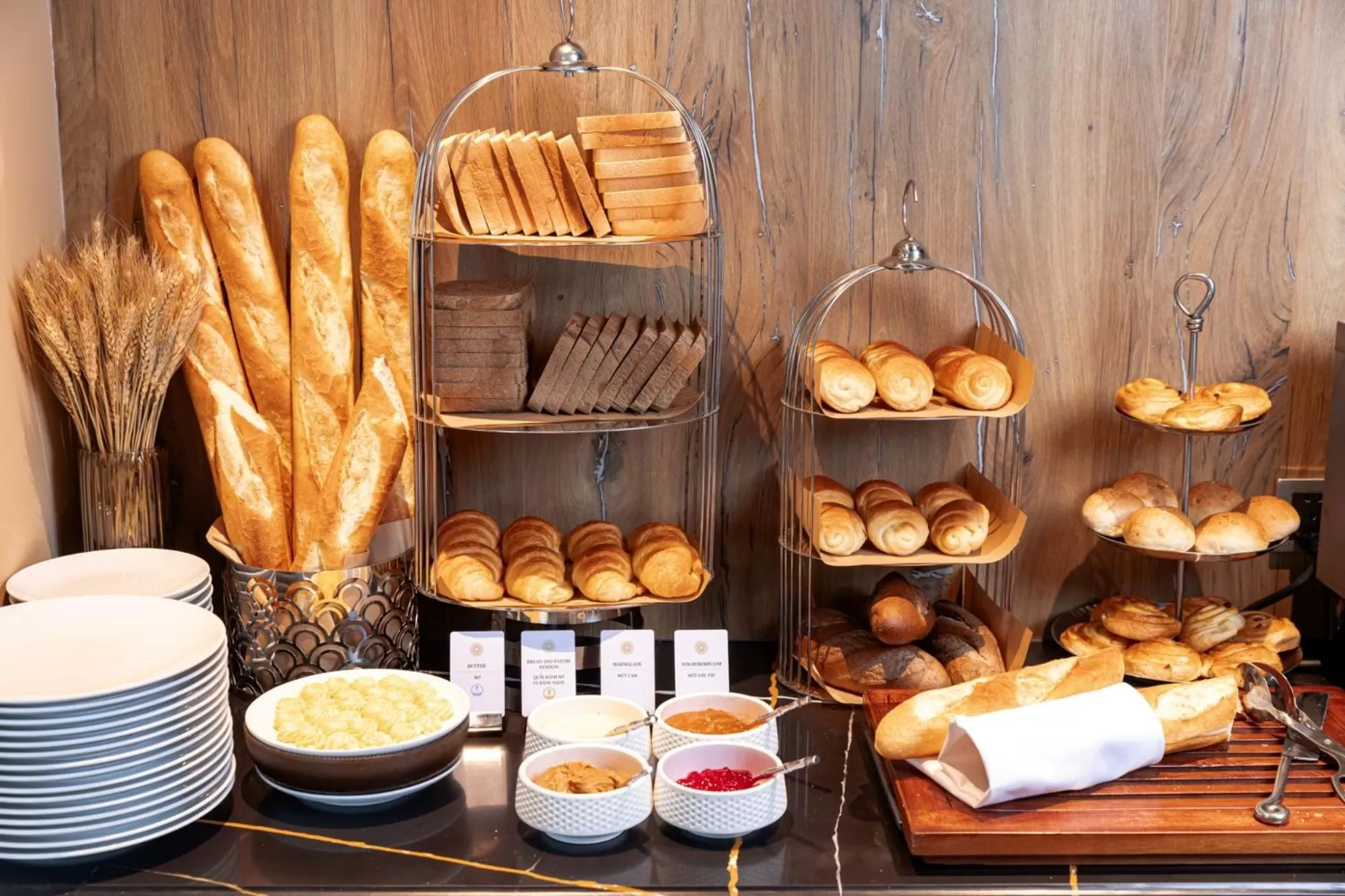 Food and drinks in La Siesta Classic Hang Thung