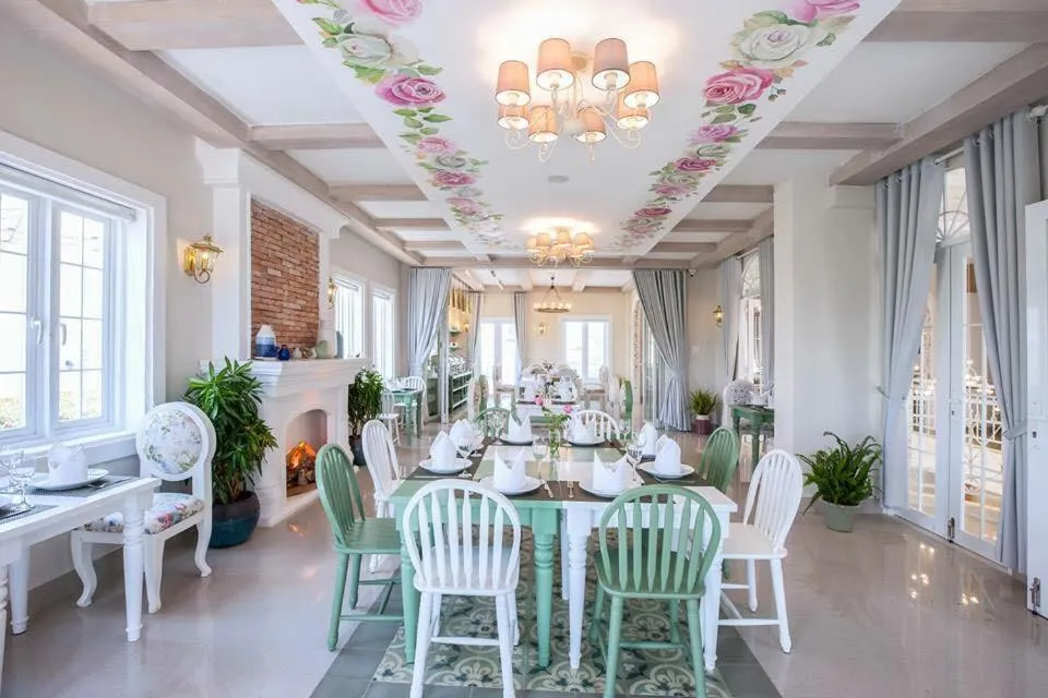 Restaurant/places to eat in Dalat De Charme Village