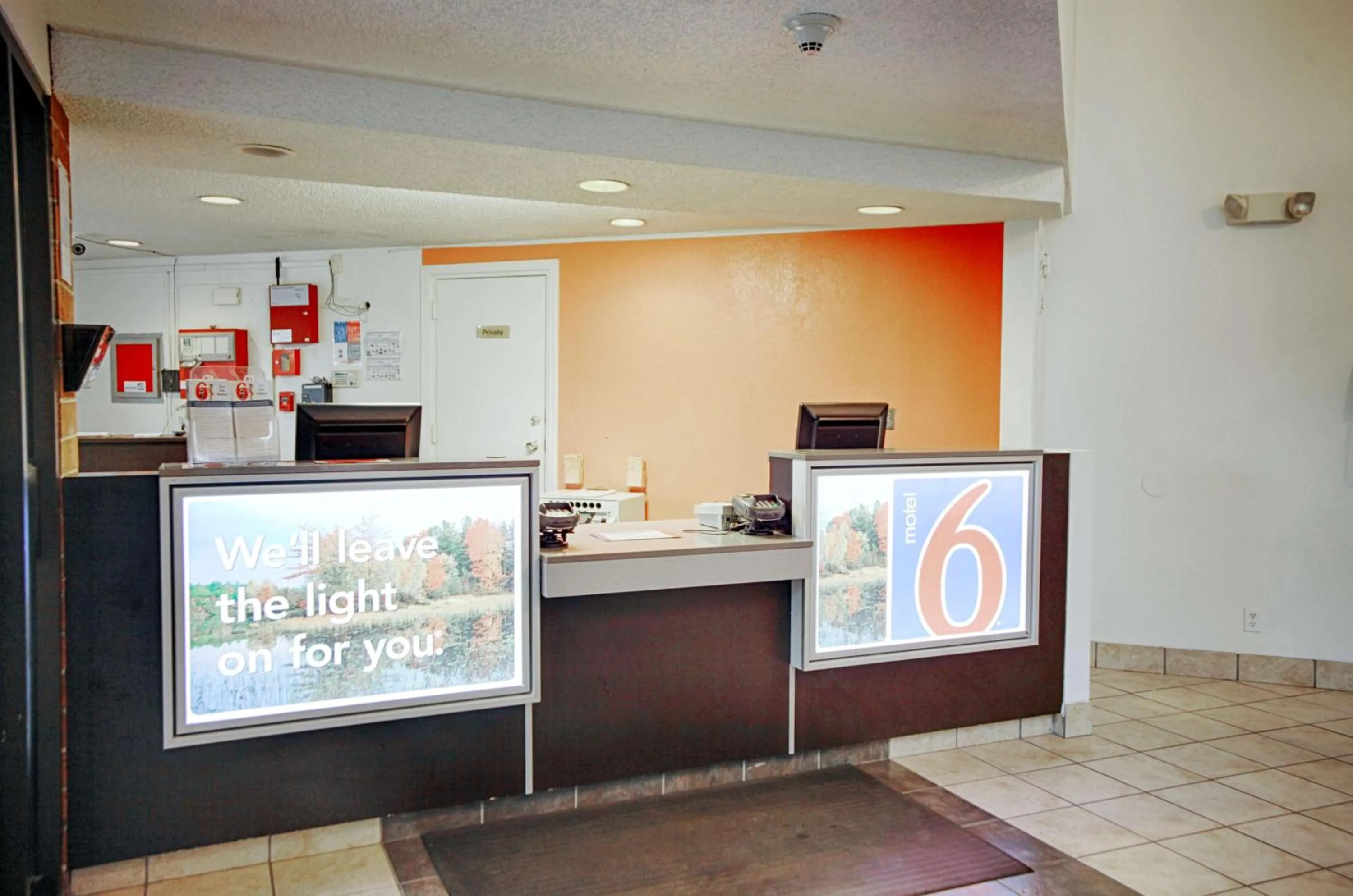 Lobby or reception in Motel 6-Albany, NY