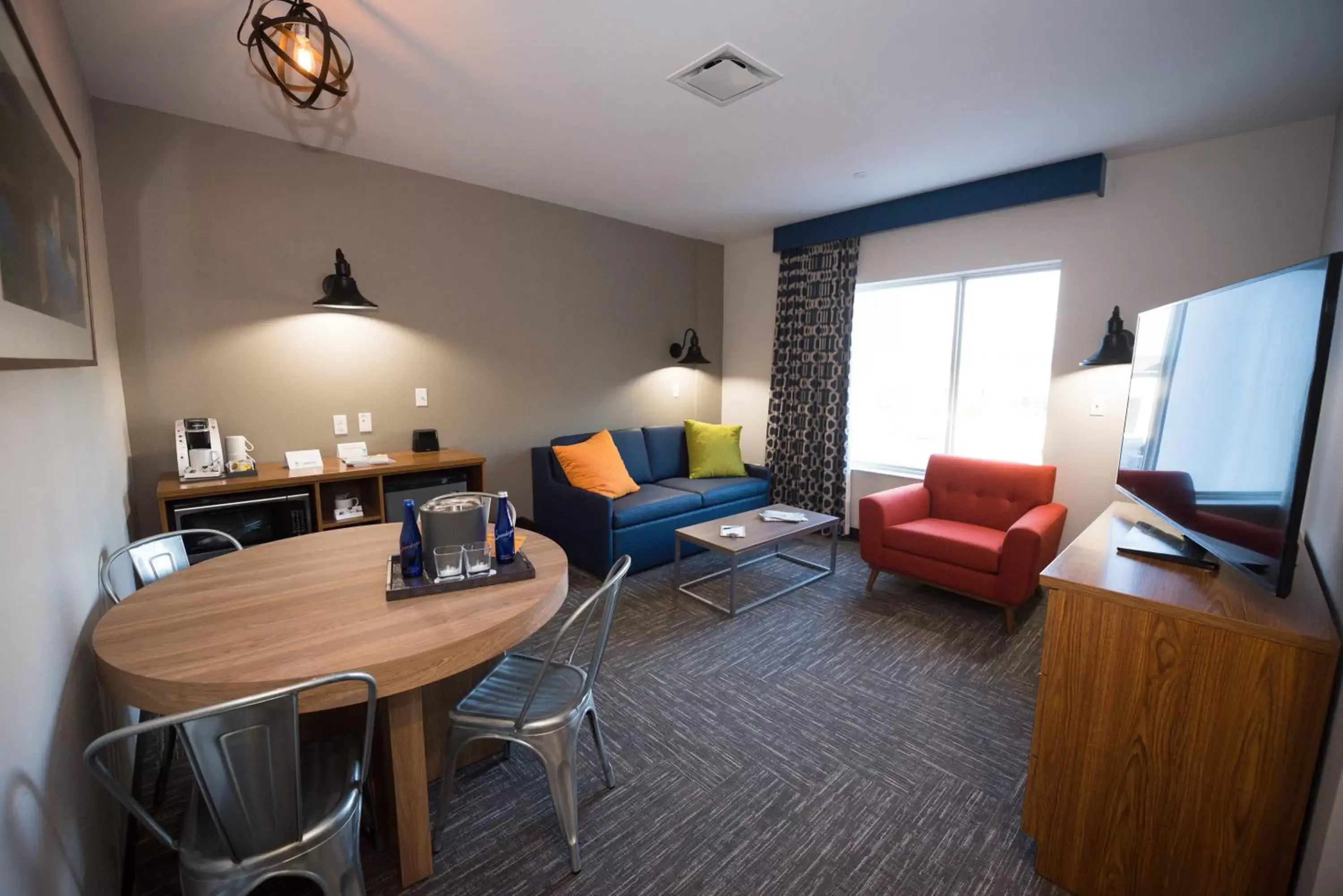 Two Bedroom Suite with Patio in The Kartrite Resort and Indoor Waterpark Two Bedroom Suite with Patio in The Kartrite Resort and Indoor Waterpark