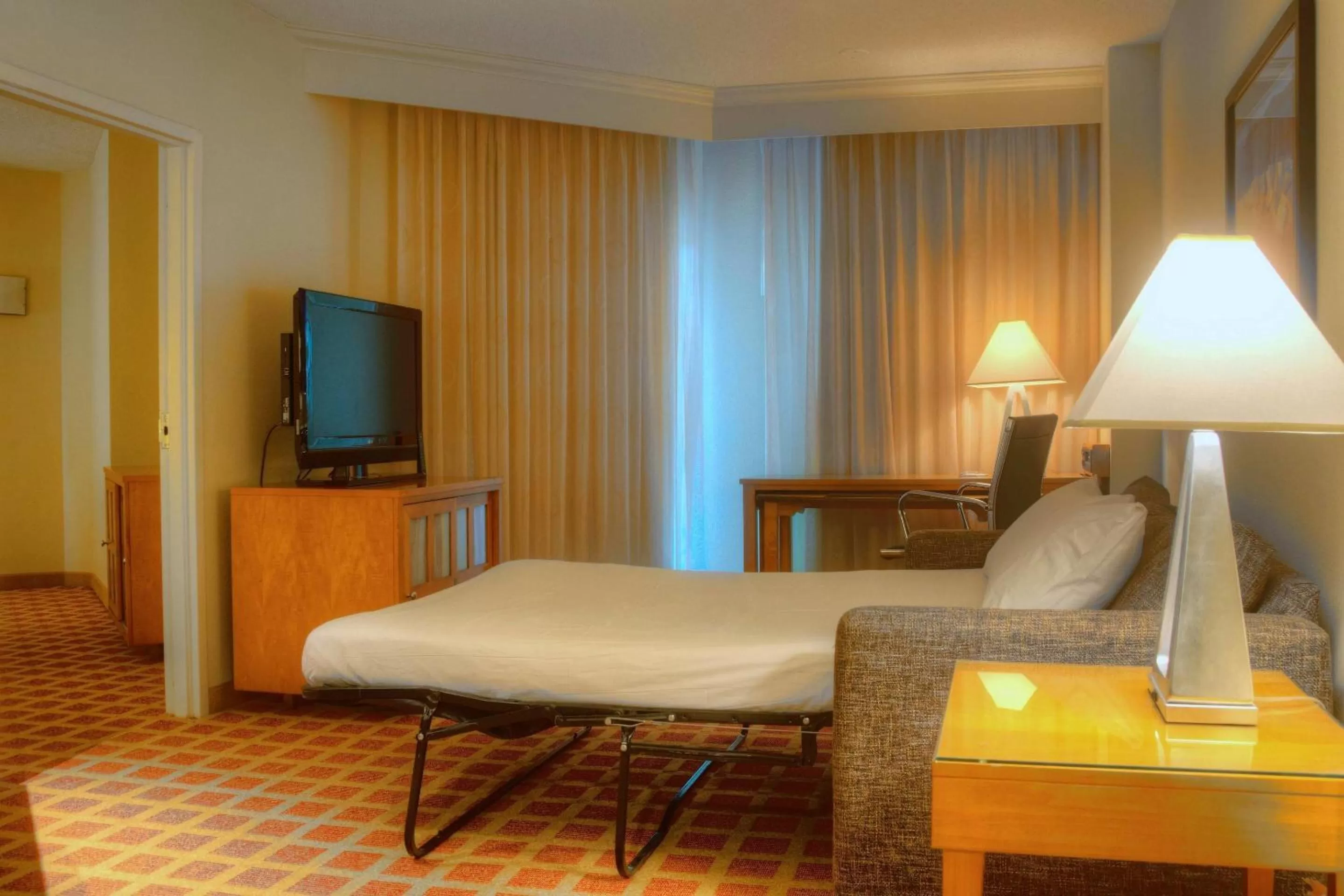 Living room, Bed in World Golf Village Renaissance St. Augustine Resort