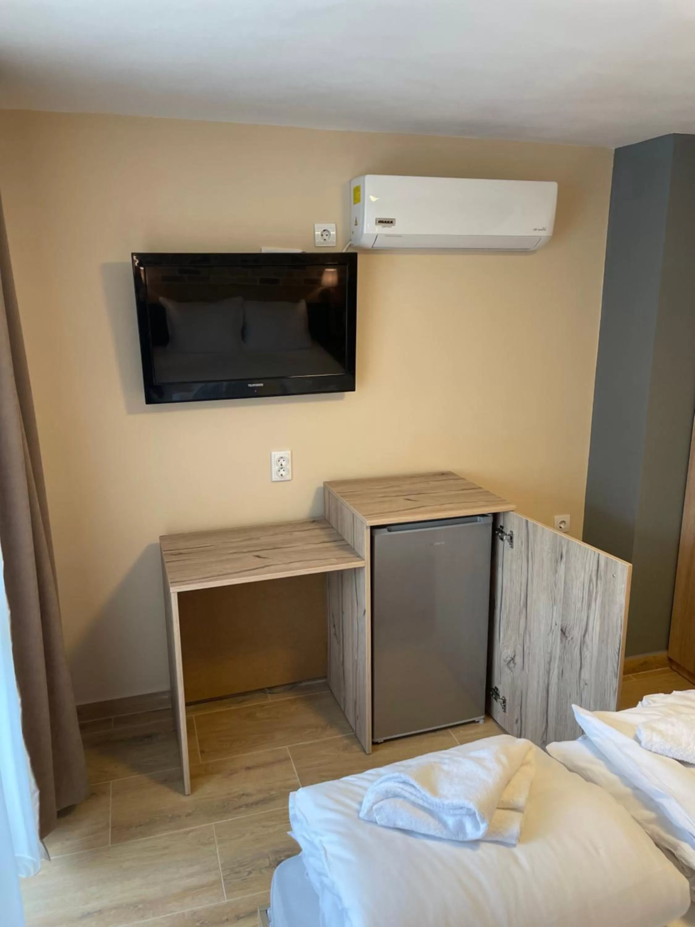 TV/Entertainment Center in Family Hotel Malibu