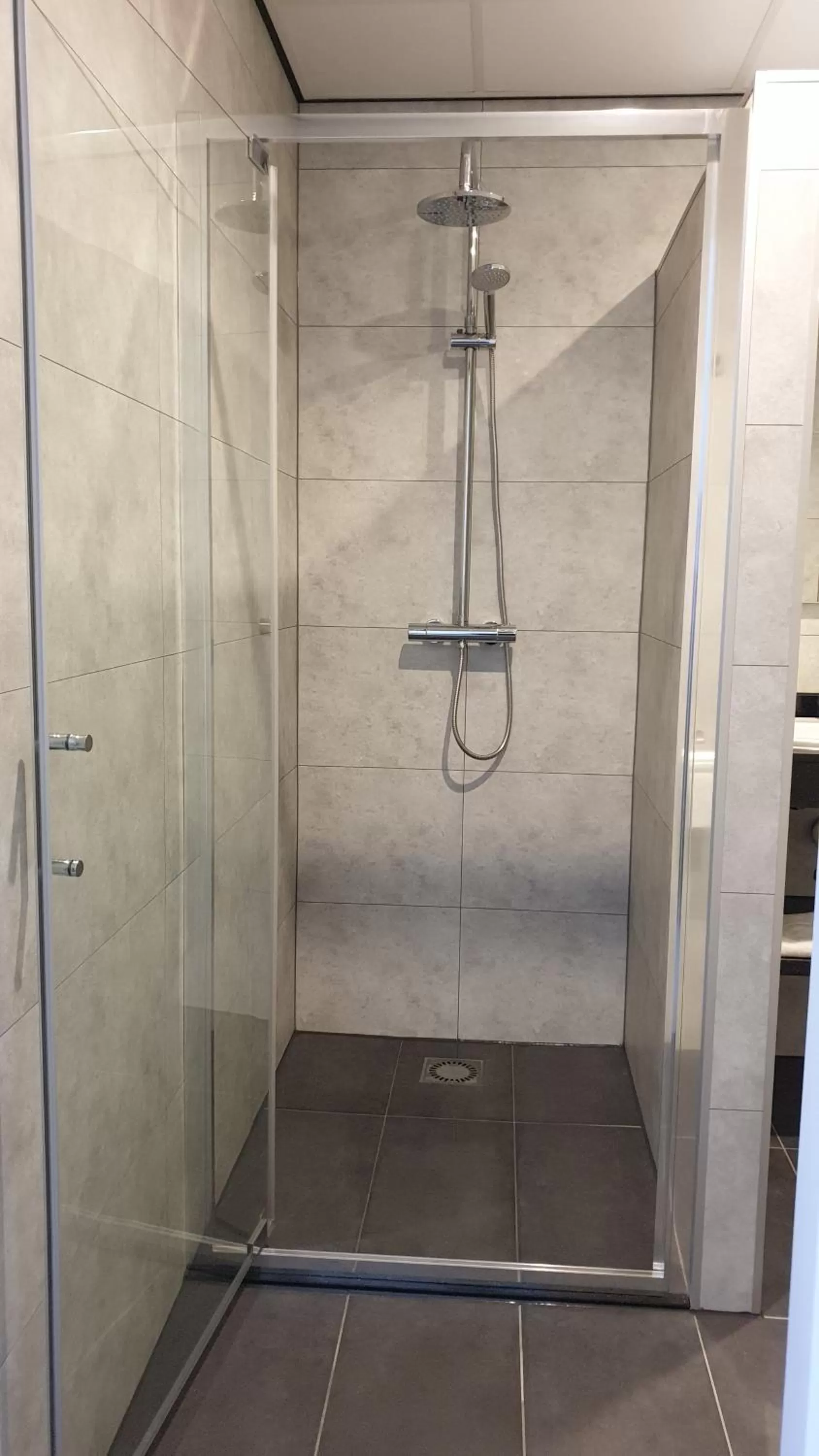 Shower in Atlas Hotel Holiday