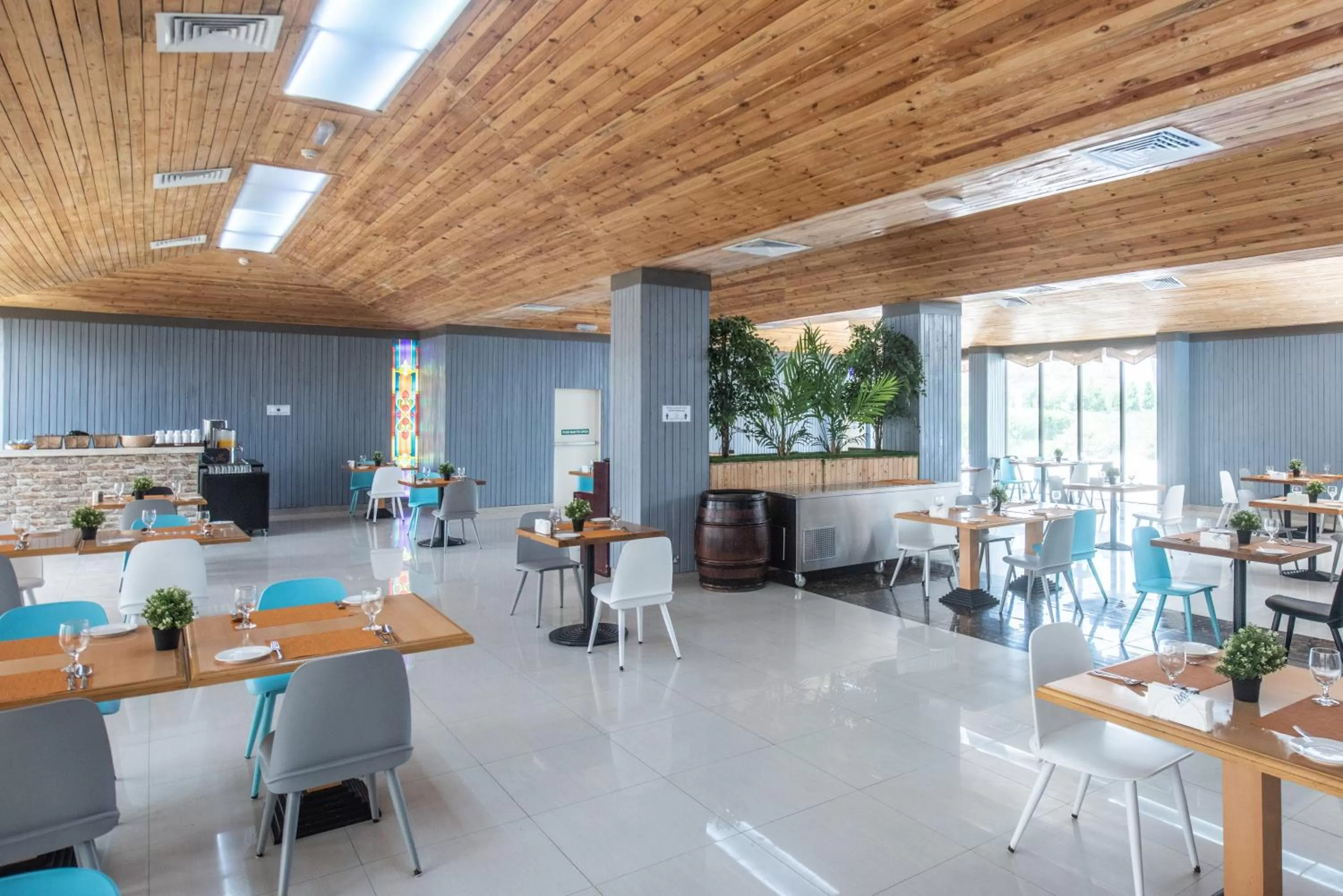 Restaurant/places to eat in BM Beach Hotel