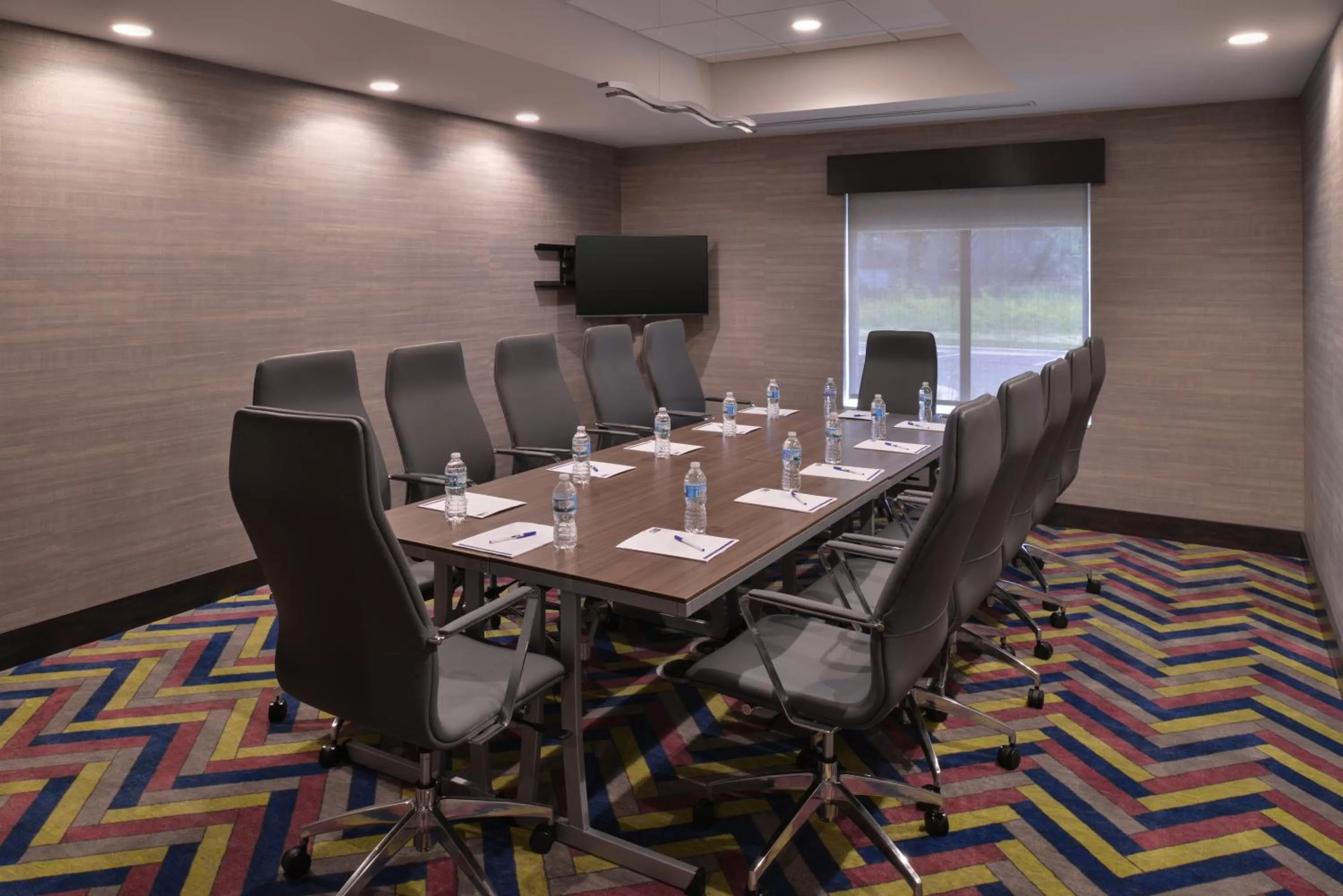 Meeting/conference room in Holiday Inn Express and Suites Bryant - Benton Area by IHG