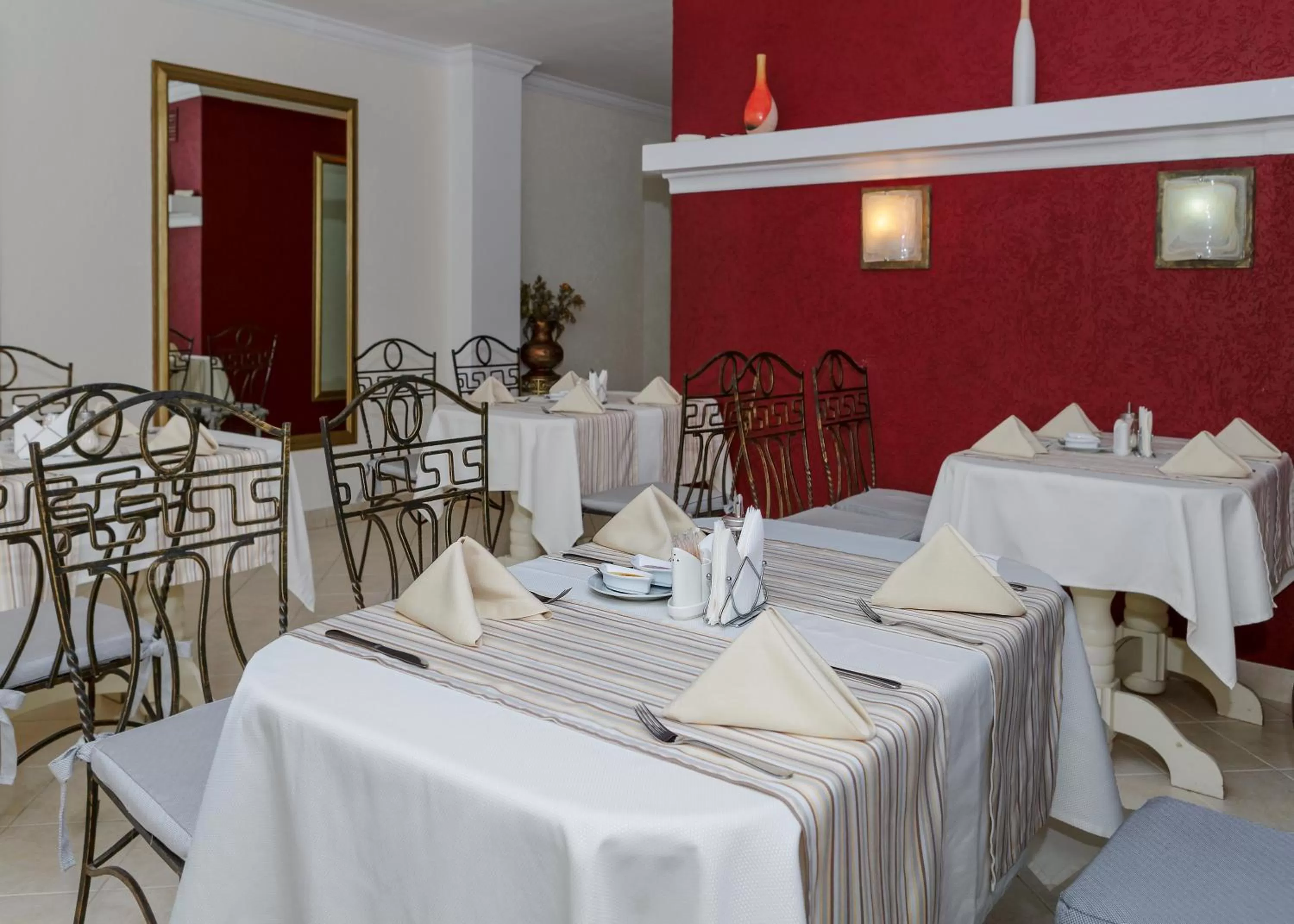 Restaurant/Places to Eat in Lermontovskiy Hotel