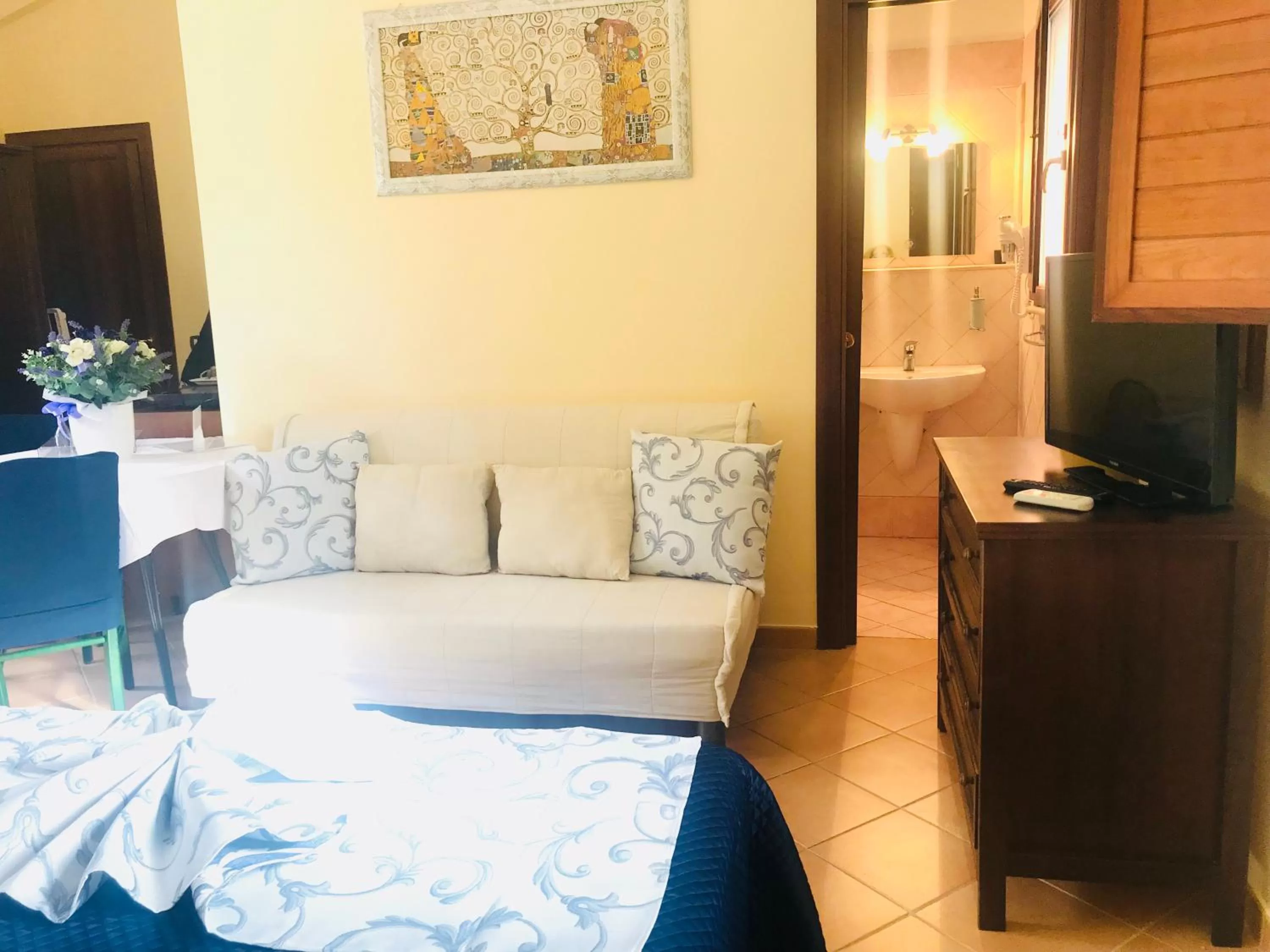 Photo of the whole room in Green Park Hotel & Residence