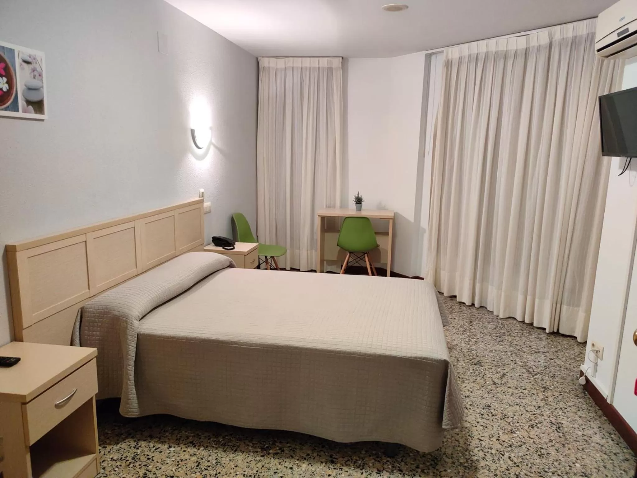 Photo of the whole room, Bed in Hotel Cogullada