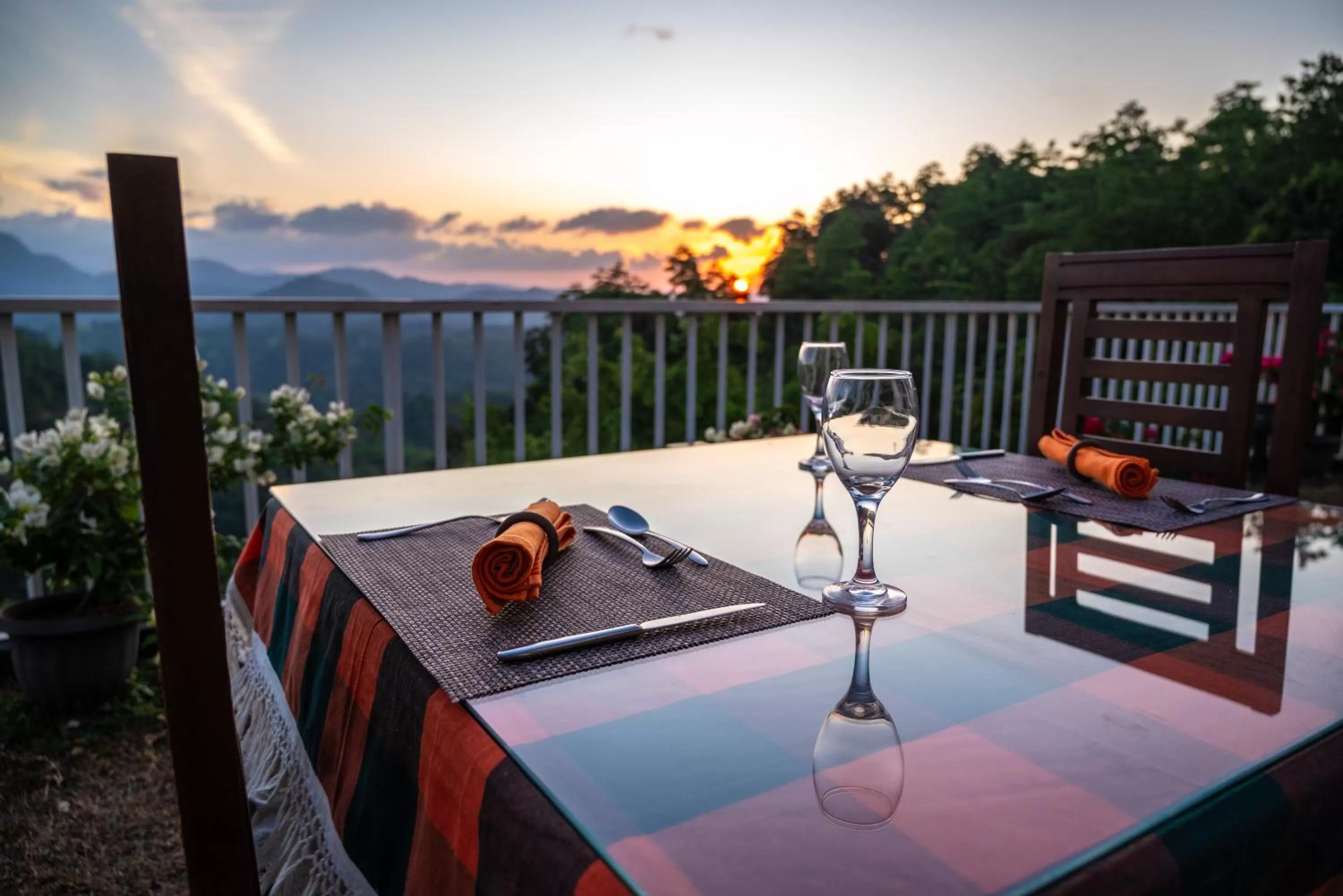 Restaurant/places to eat in Sky Lodge