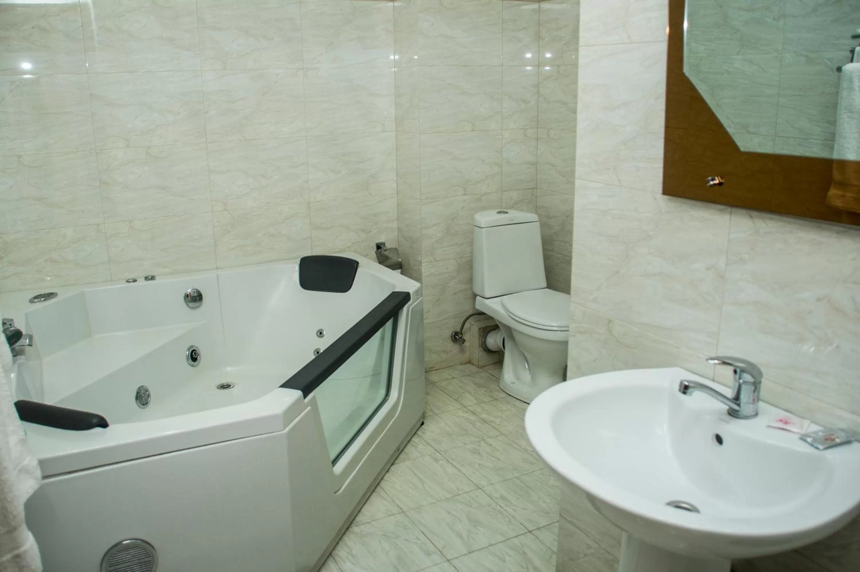 Shower, Bathroom in Mirage Hotel