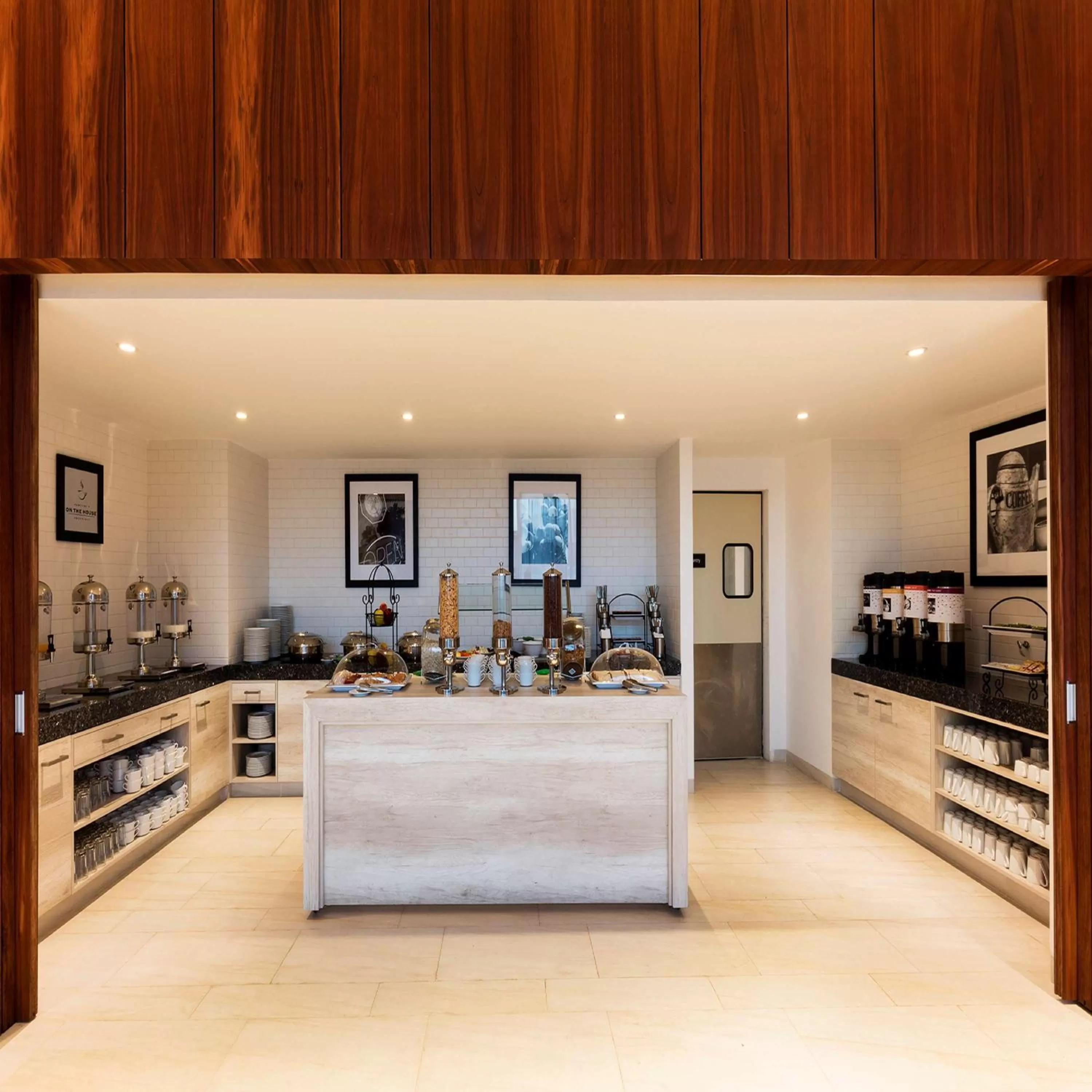 Dining area in Hampton Inn By Hilton Cancun Cumbres