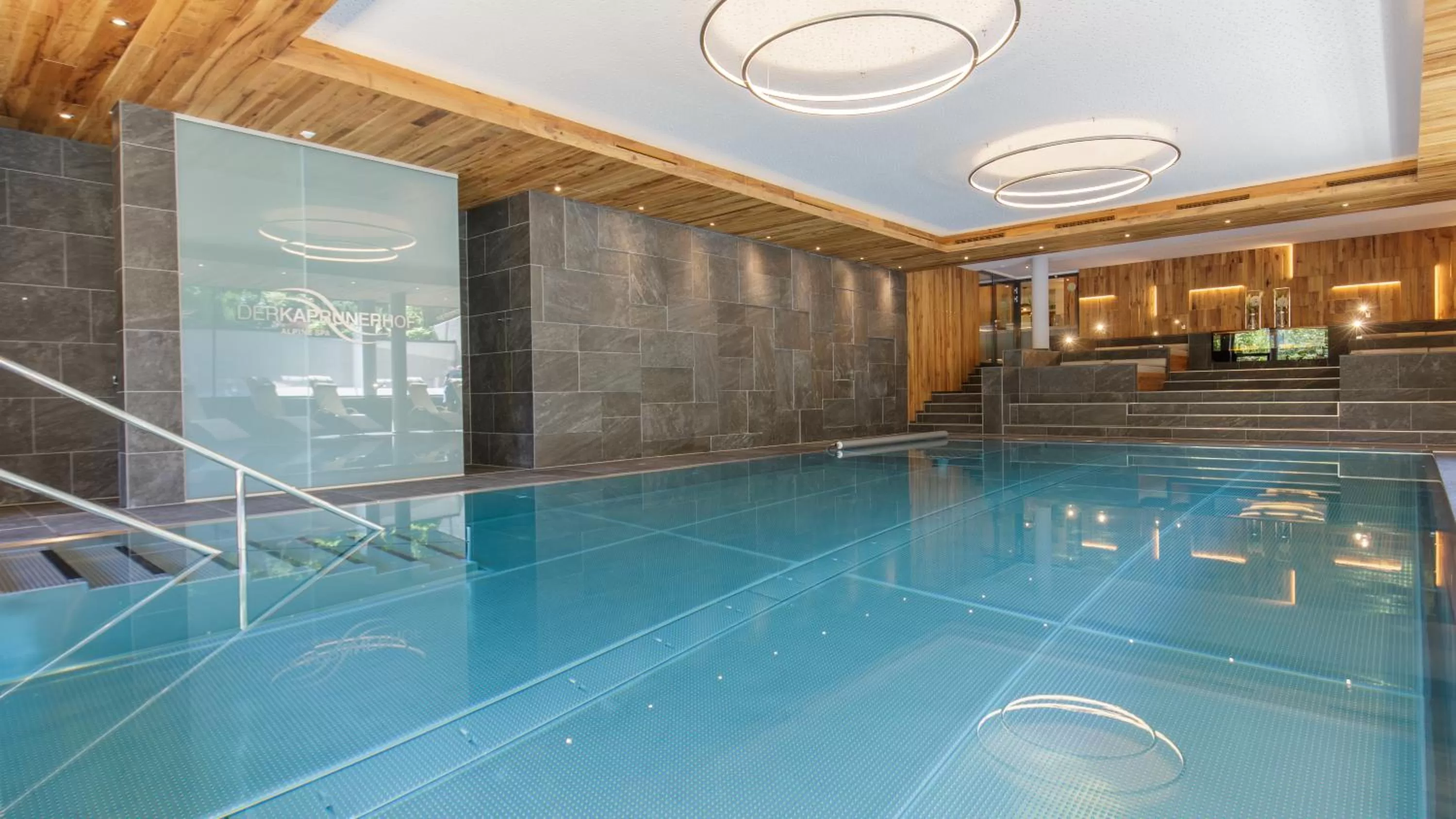 Swimming pool in Hotel Kaprunerhof