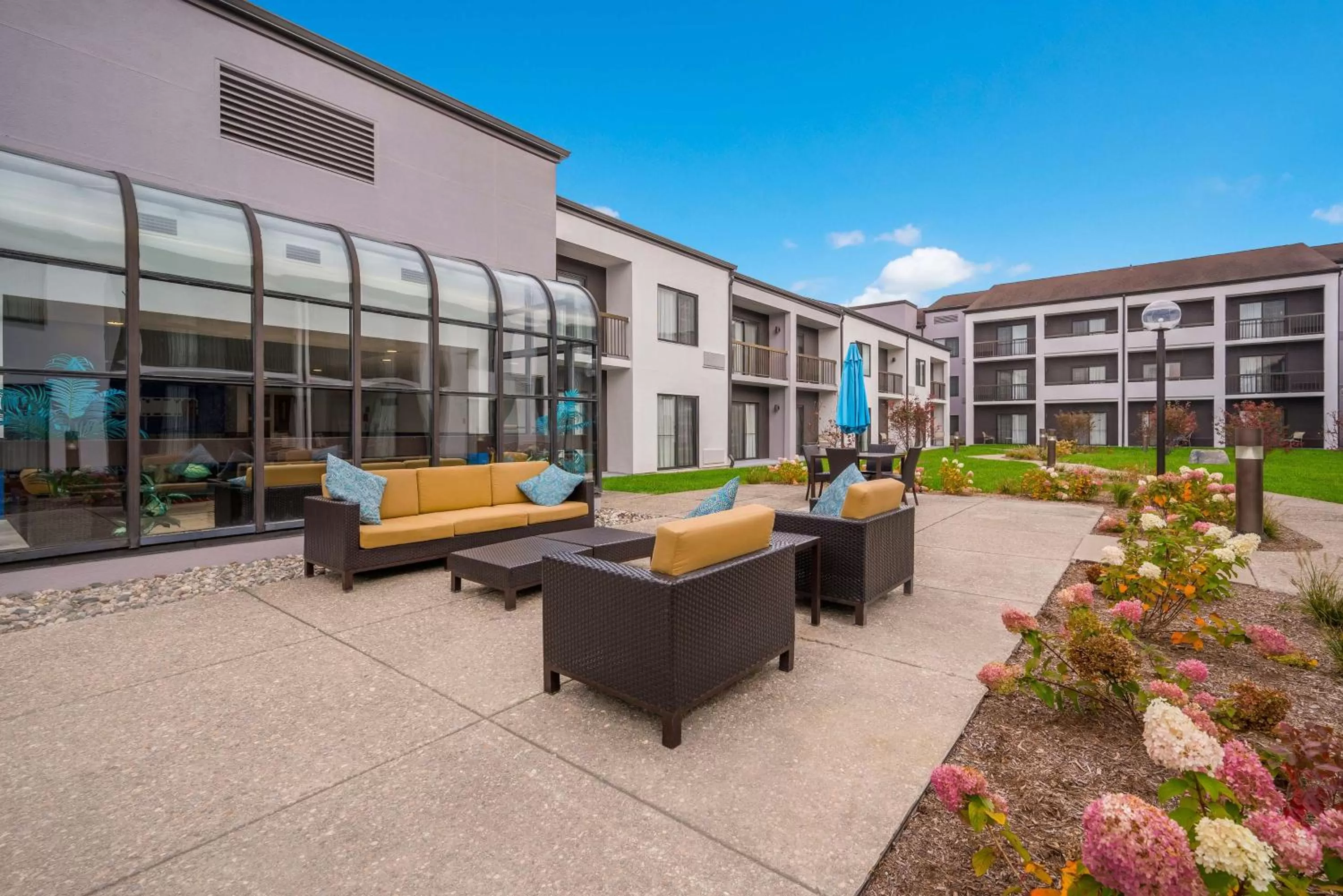 Property building in Sonesta Select Detroit Auburn Hills