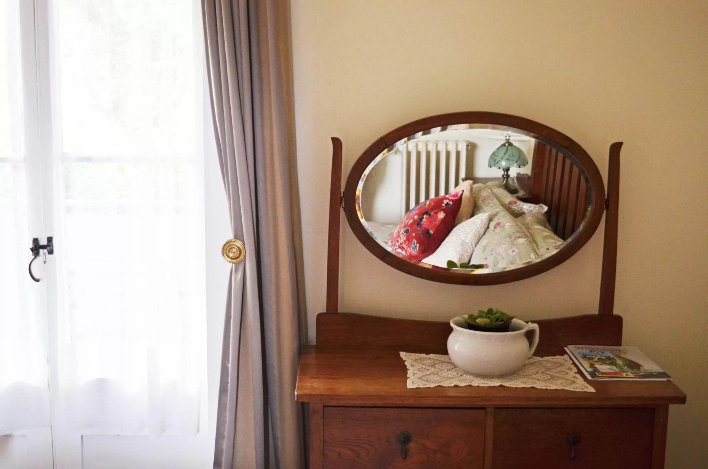 Bedroom, Bathroom in Braemar House B&B and YHA Hostel